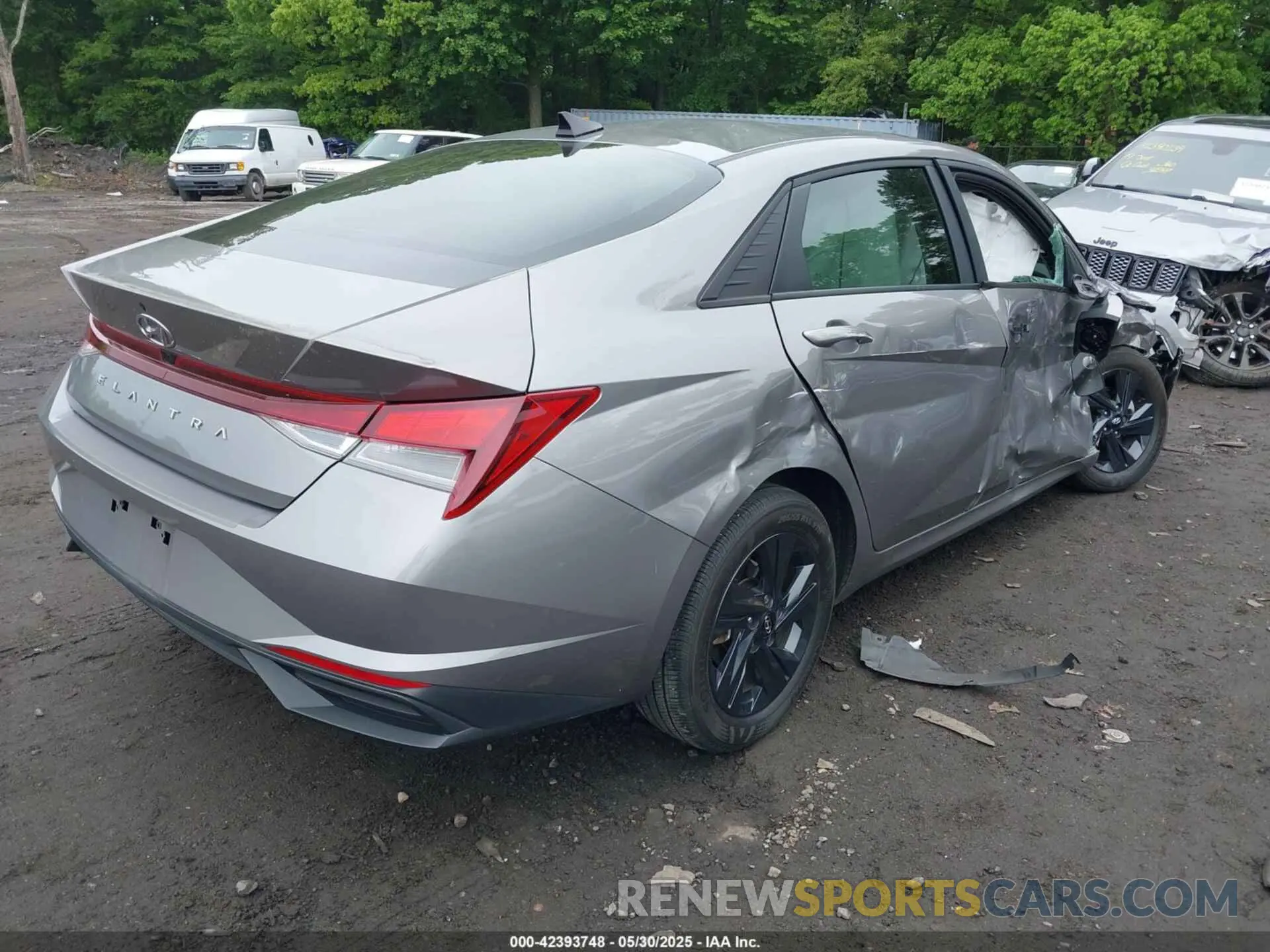 4 Photograph of a damaged car KMHLM4AG9NU283367 HYUNDAI ELANTRA 2022
