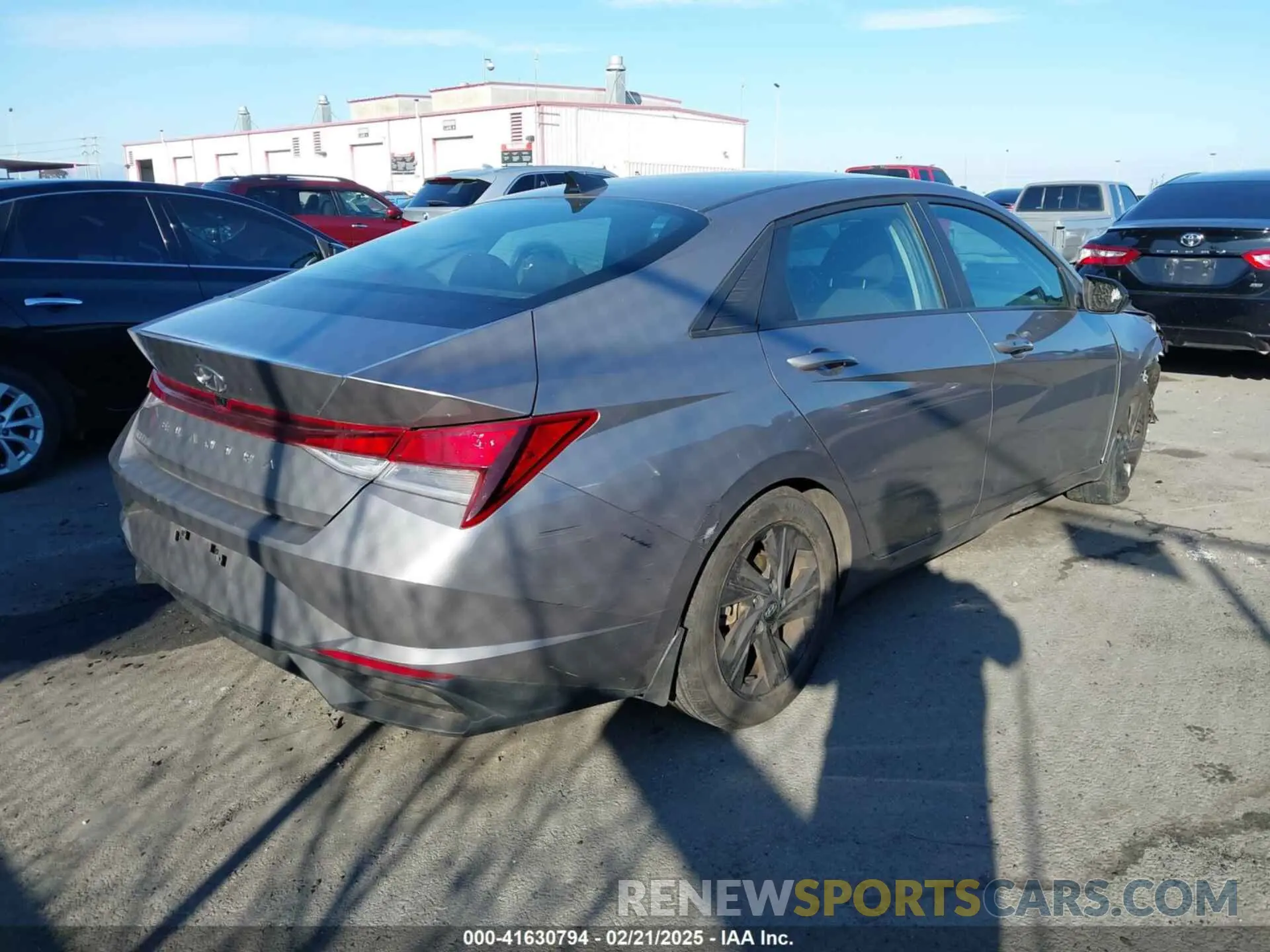 4 Photograph of a damaged car KMHLM4AG9NU322152 HYUNDAI ELANTRA 2022