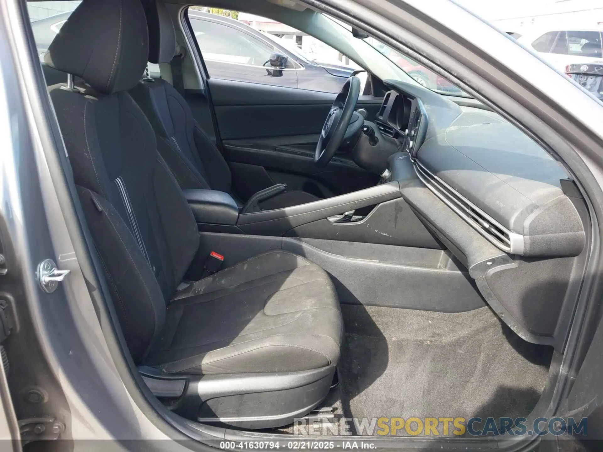 5 Photograph of a damaged car KMHLM4AG9NU322152 HYUNDAI ELANTRA 2022