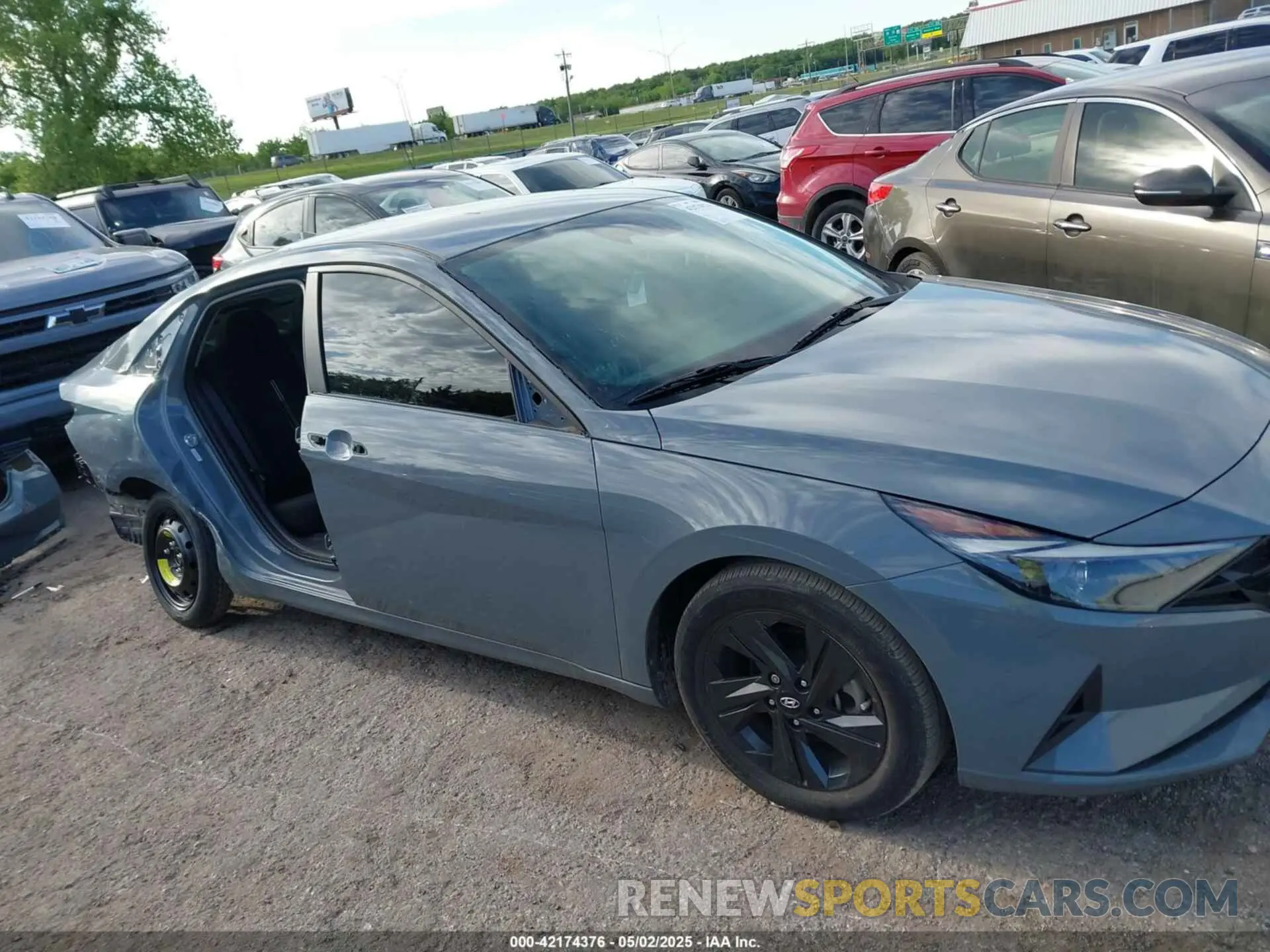 14 Photograph of a damaged car KMHLM4AGXNU318692 HYUNDAI ELANTRA 2022