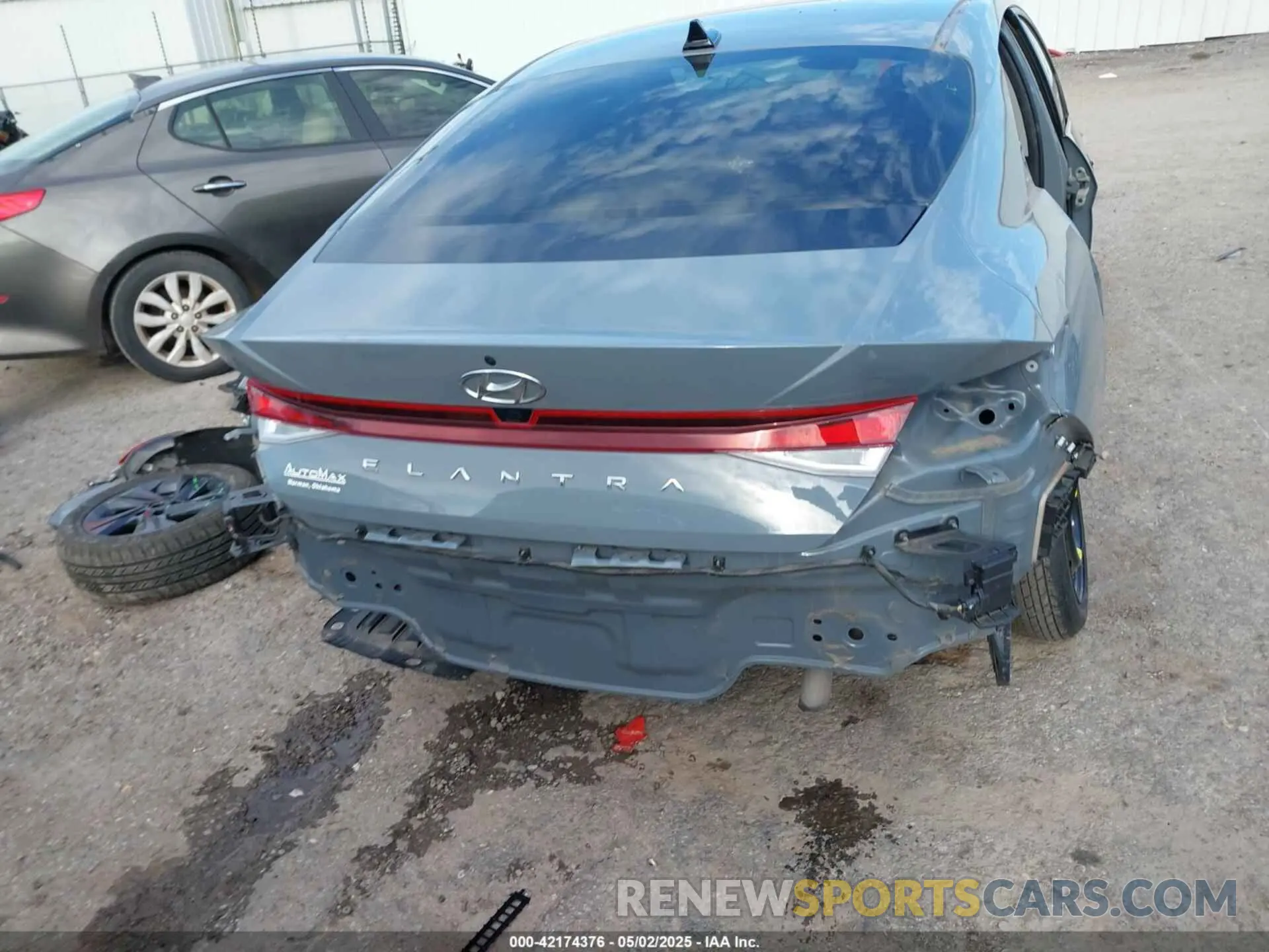 17 Photograph of a damaged car KMHLM4AGXNU318692 HYUNDAI ELANTRA 2022