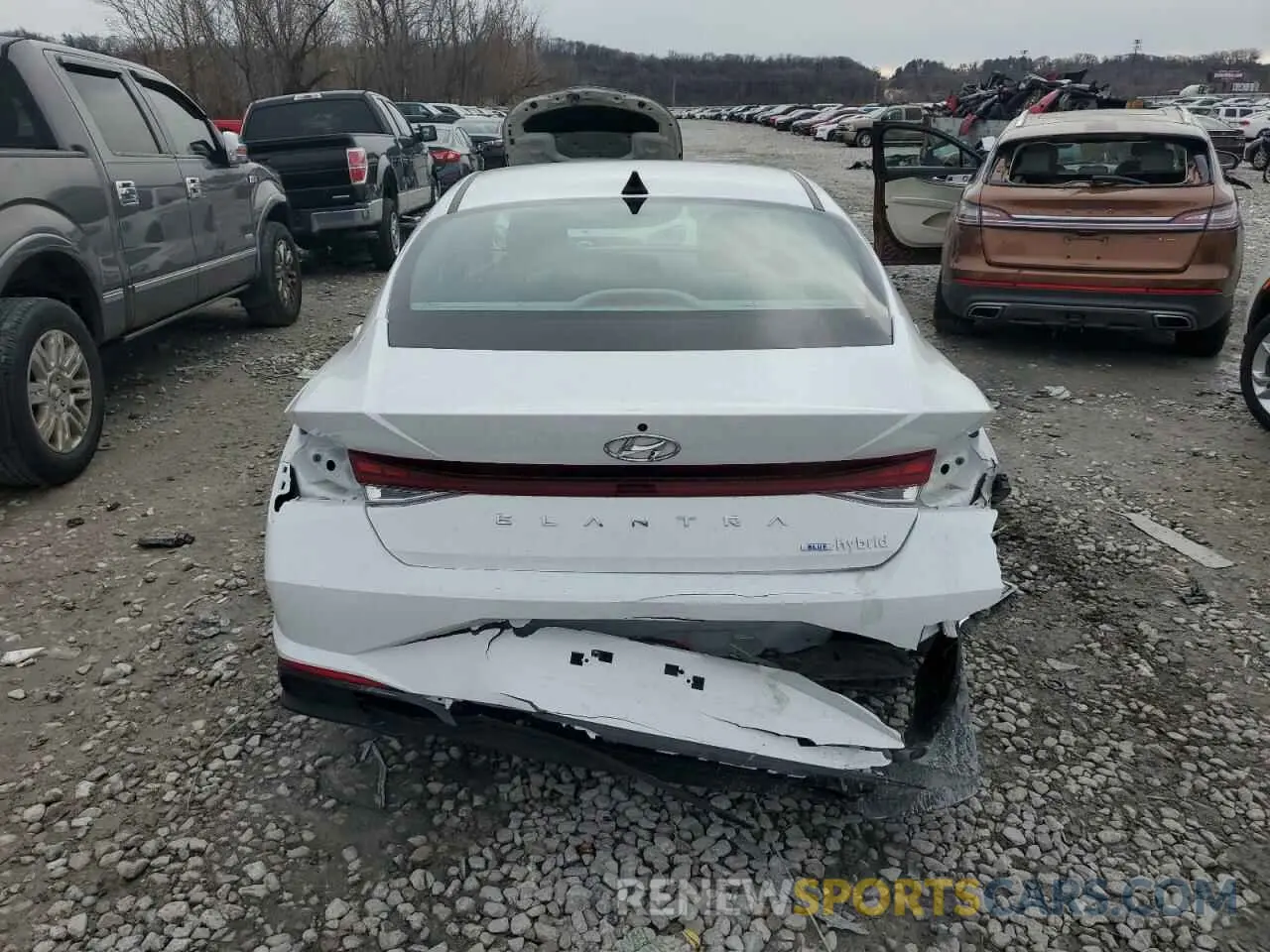 6 Photograph of a damaged car KMHLM4AJ6NU023861 HYUNDAI ELANTRA 2022