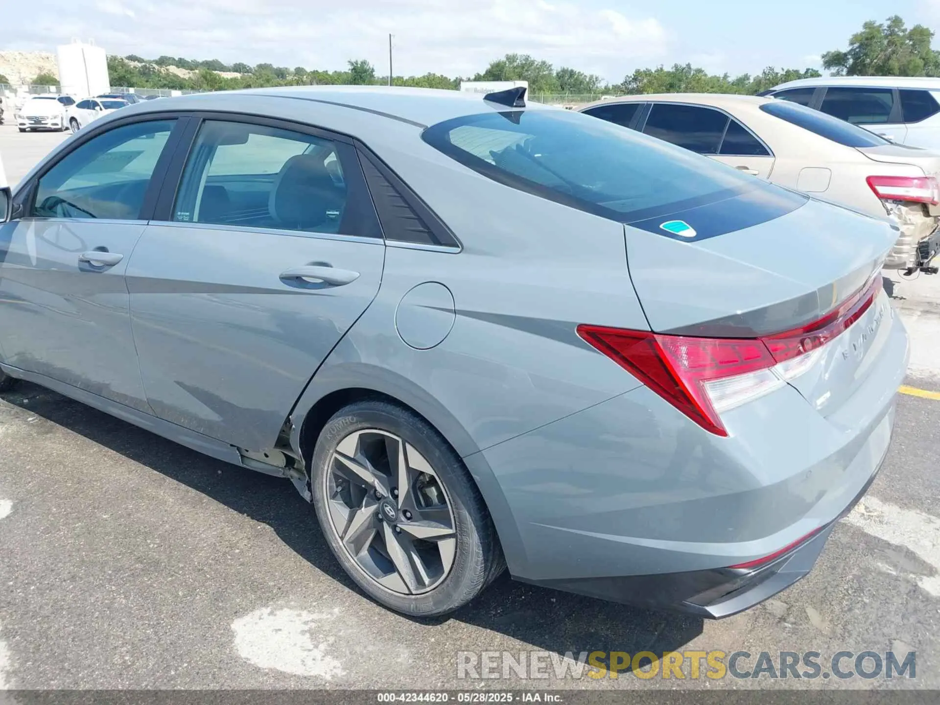 18 Photograph of a damaged car KMHLP4AG7NU342665 HYUNDAI ELANTRA 2022