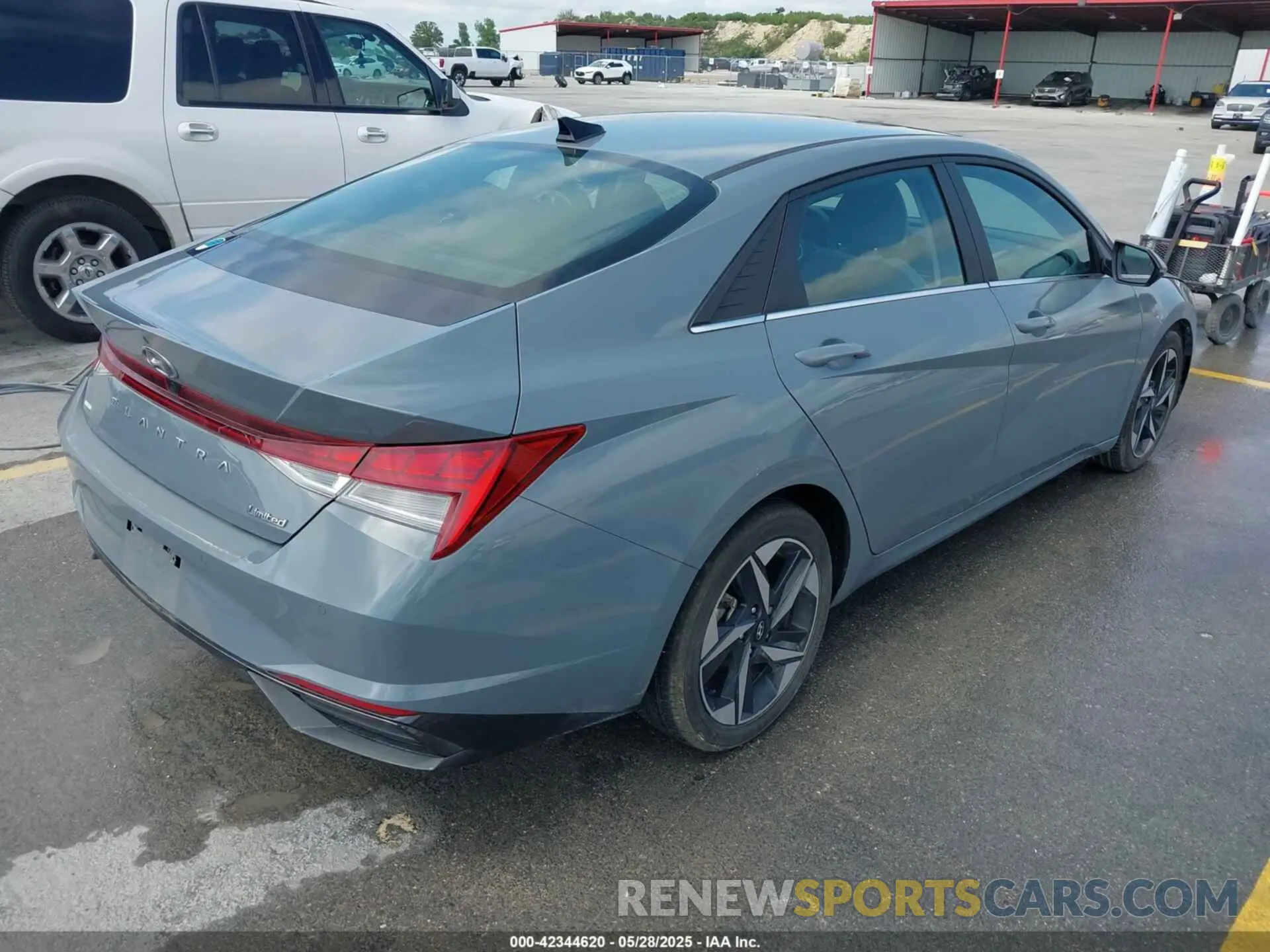 4 Photograph of a damaged car KMHLP4AG7NU342665 HYUNDAI ELANTRA 2022