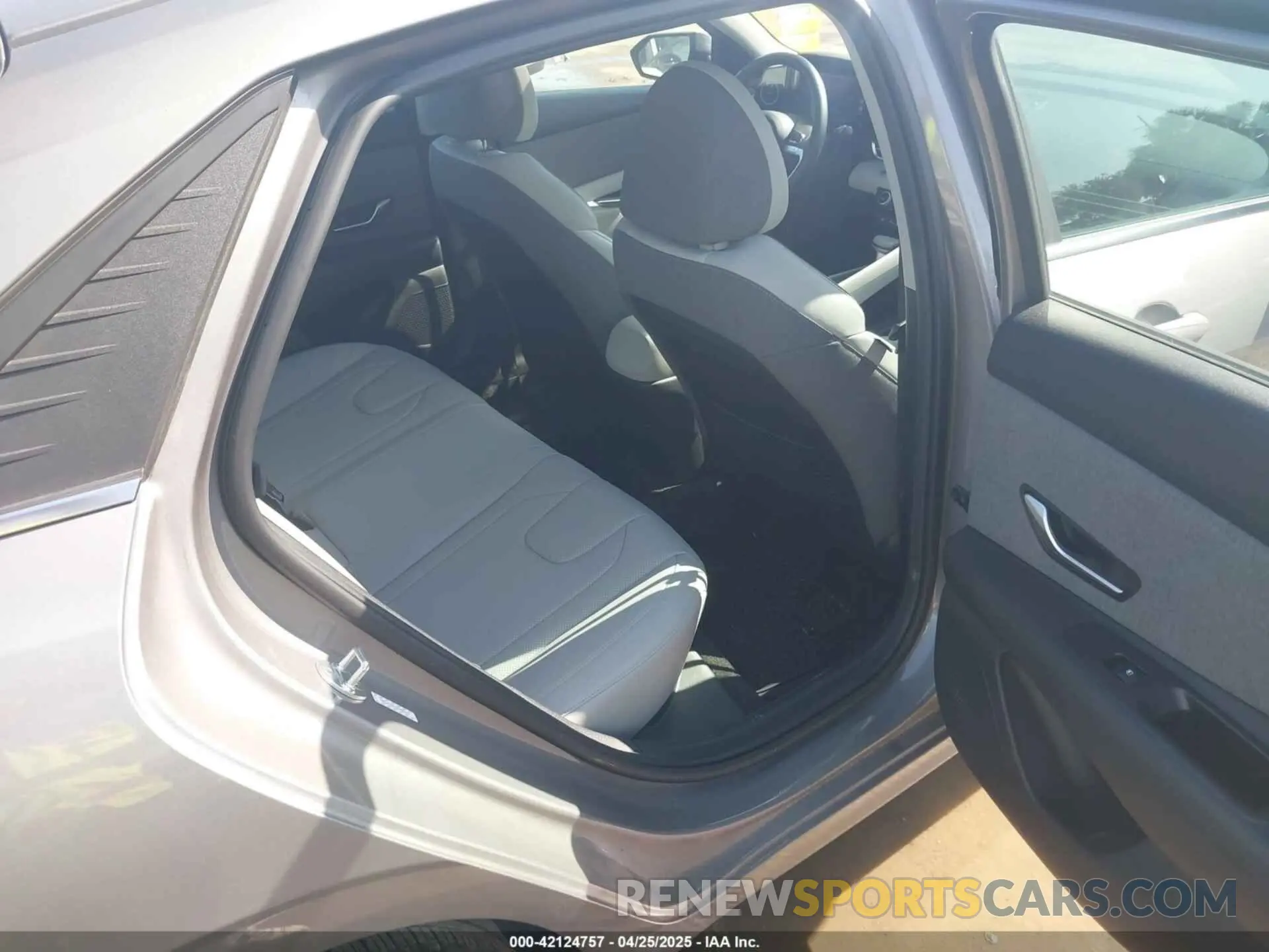 8 Photograph of a damaged car KMHLP4AG7NU359174 HYUNDAI ELANTRA 2022