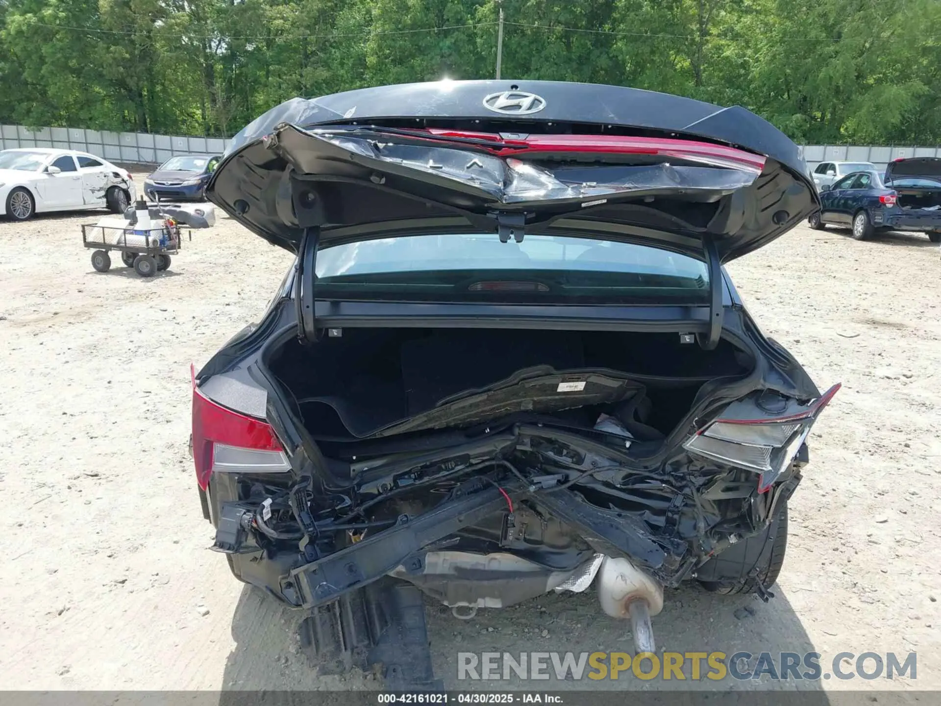 17 Photograph of a damaged car KMHLS4AG7NU217468 HYUNDAI ELANTRA 2022