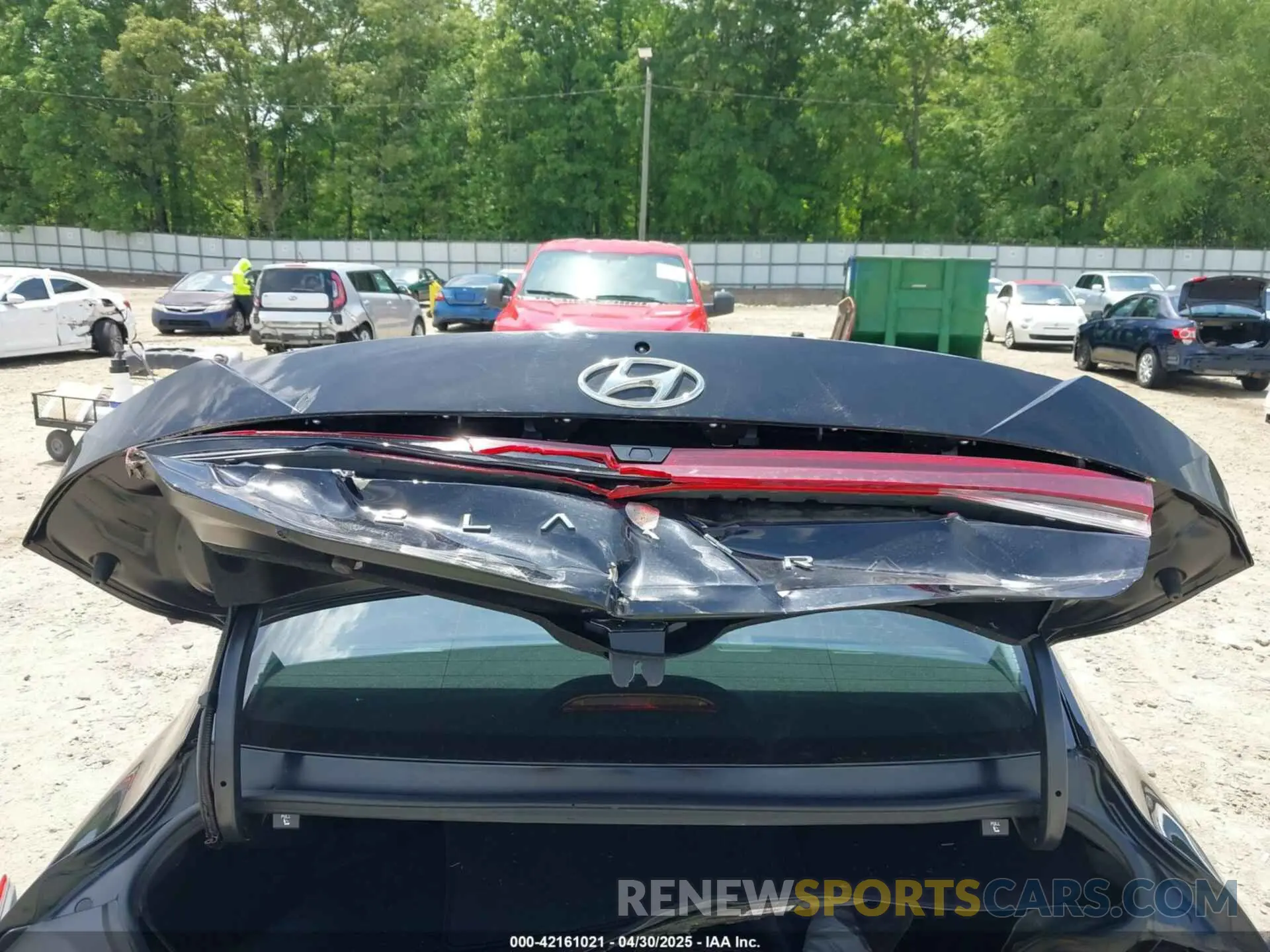 19 Photograph of a damaged car KMHLS4AG7NU217468 HYUNDAI ELANTRA 2022