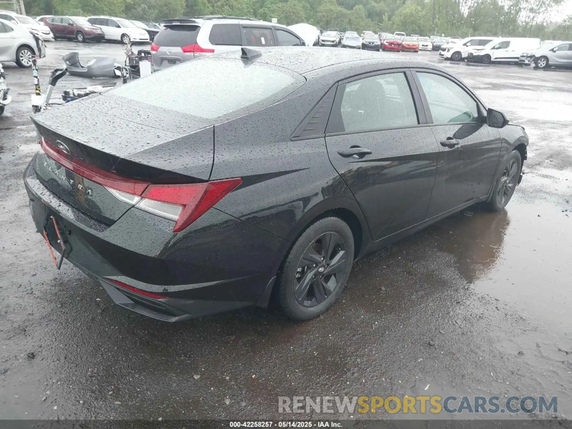 4 Photograph of a damaged car KMHLS4AG8NU317756 HYUNDAI ELANTRA 2022