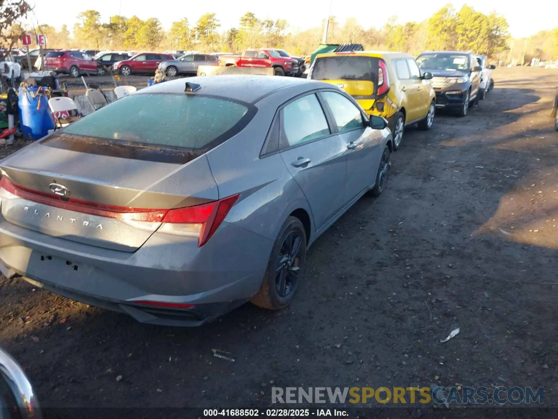 4 Photograph of a damaged car KMHLS4AG9NU288770 HYUNDAI ELANTRA 2022