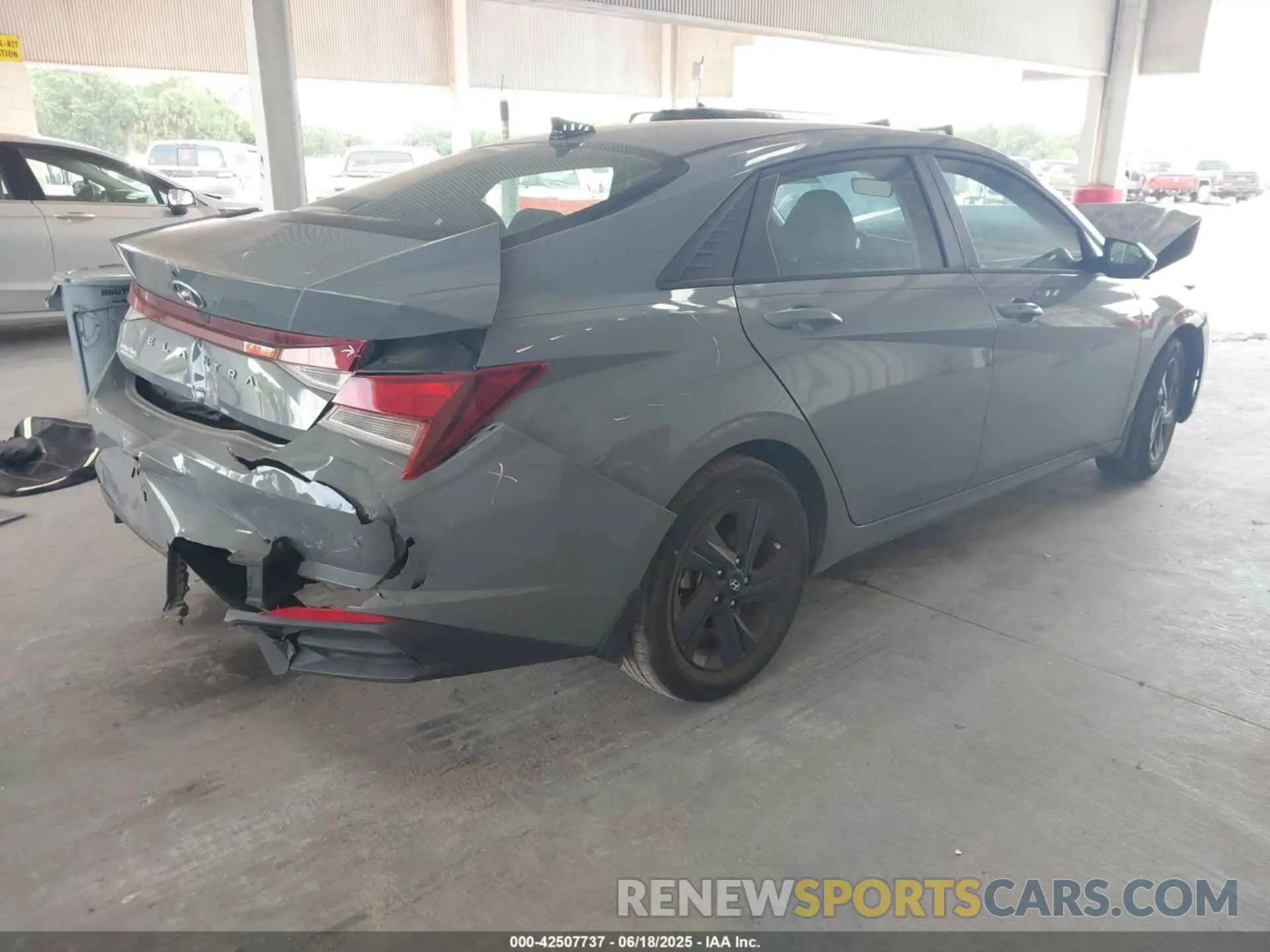 4 Photograph of a damaged car KMHLS4AGXNU257771 HYUNDAI ELANTRA 2022