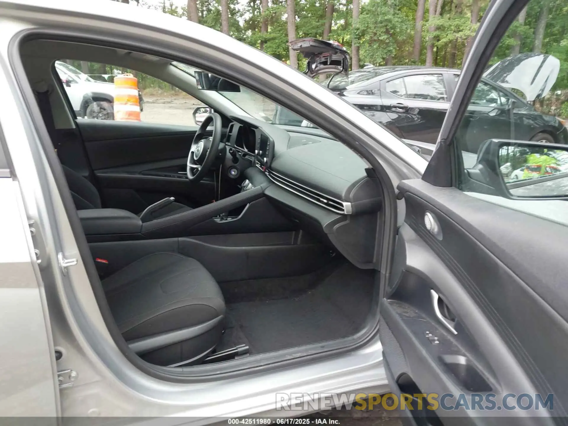 5 Photograph of a damaged car 5NPLL4AG2PH100055 HYUNDAI ELANTRA 2023