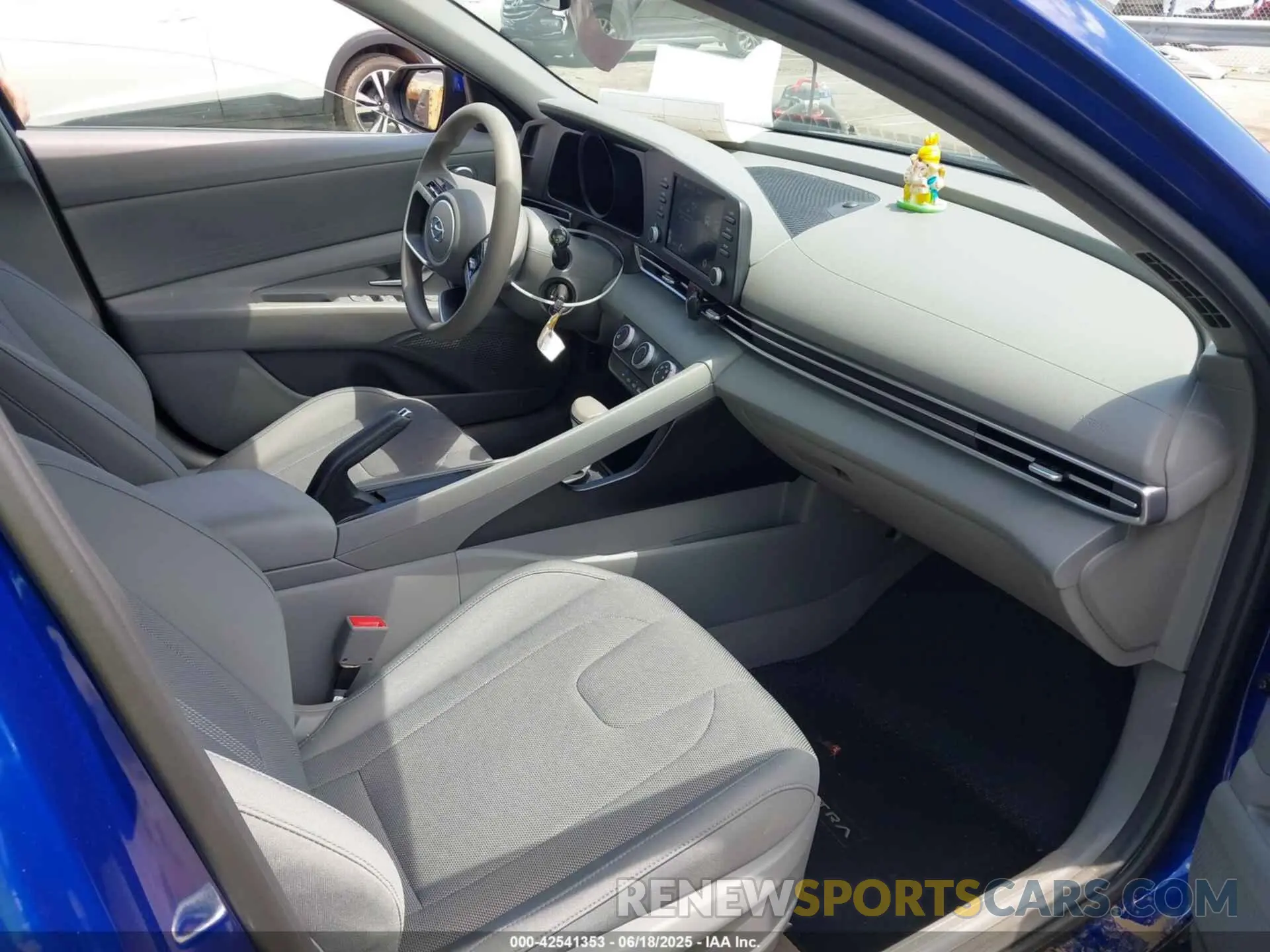 5 Photograph of a damaged car 5NPLL4AG2PH112867 HYUNDAI ELANTRA 2023