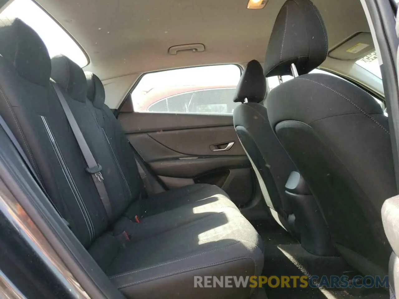 10 Photograph of a damaged car 5NPLM4AG0PH101931 HYUNDAI ELANTRA 2023