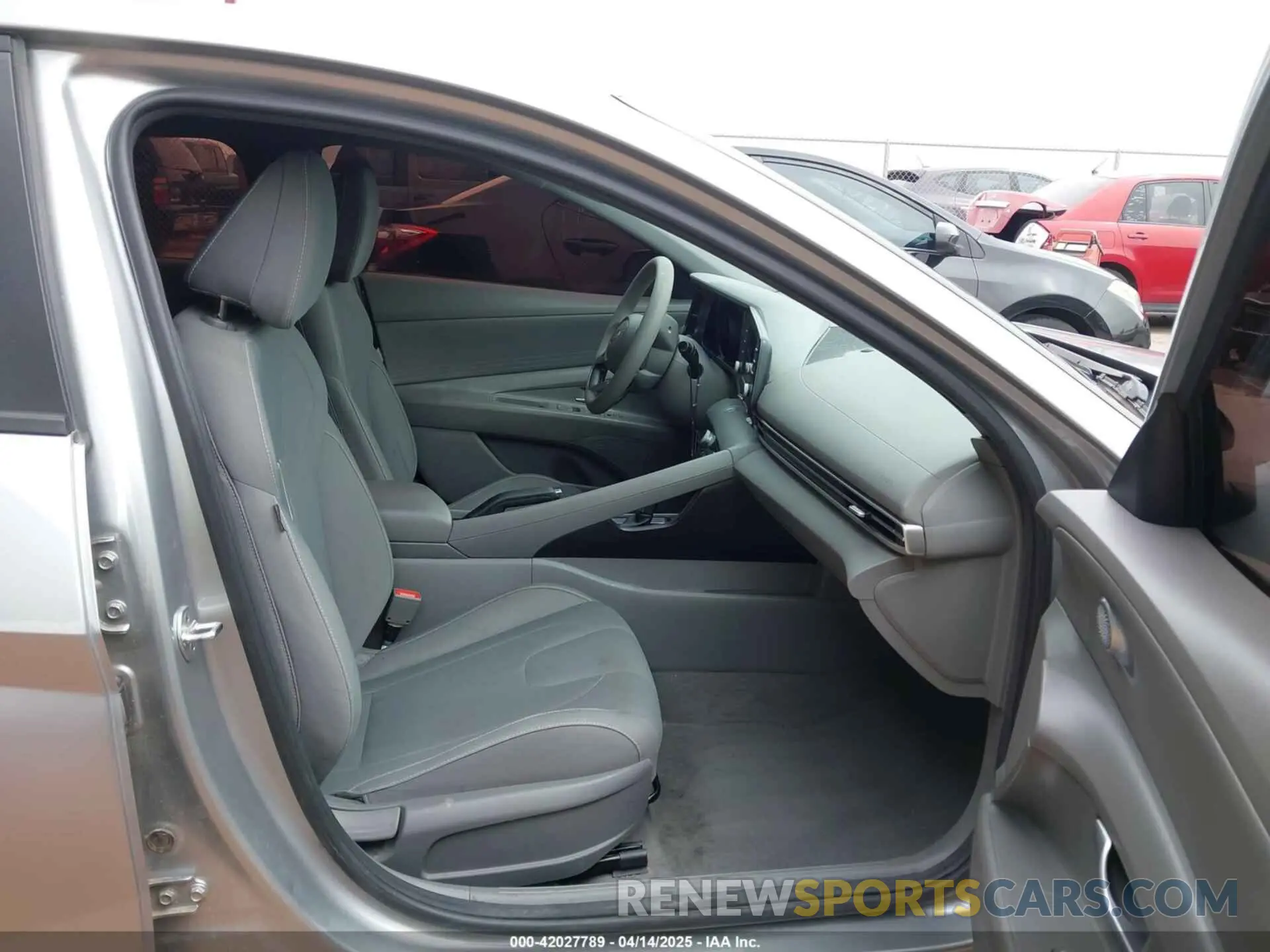 5 Photograph of a damaged car 5NPLM4AG0PH103047 HYUNDAI ELANTRA 2023