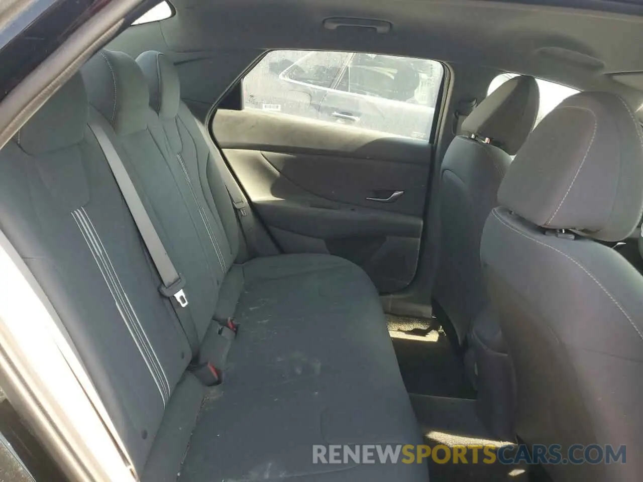10 Photograph of a damaged car 5NPLM4AG0PH103453 HYUNDAI ELANTRA 2023