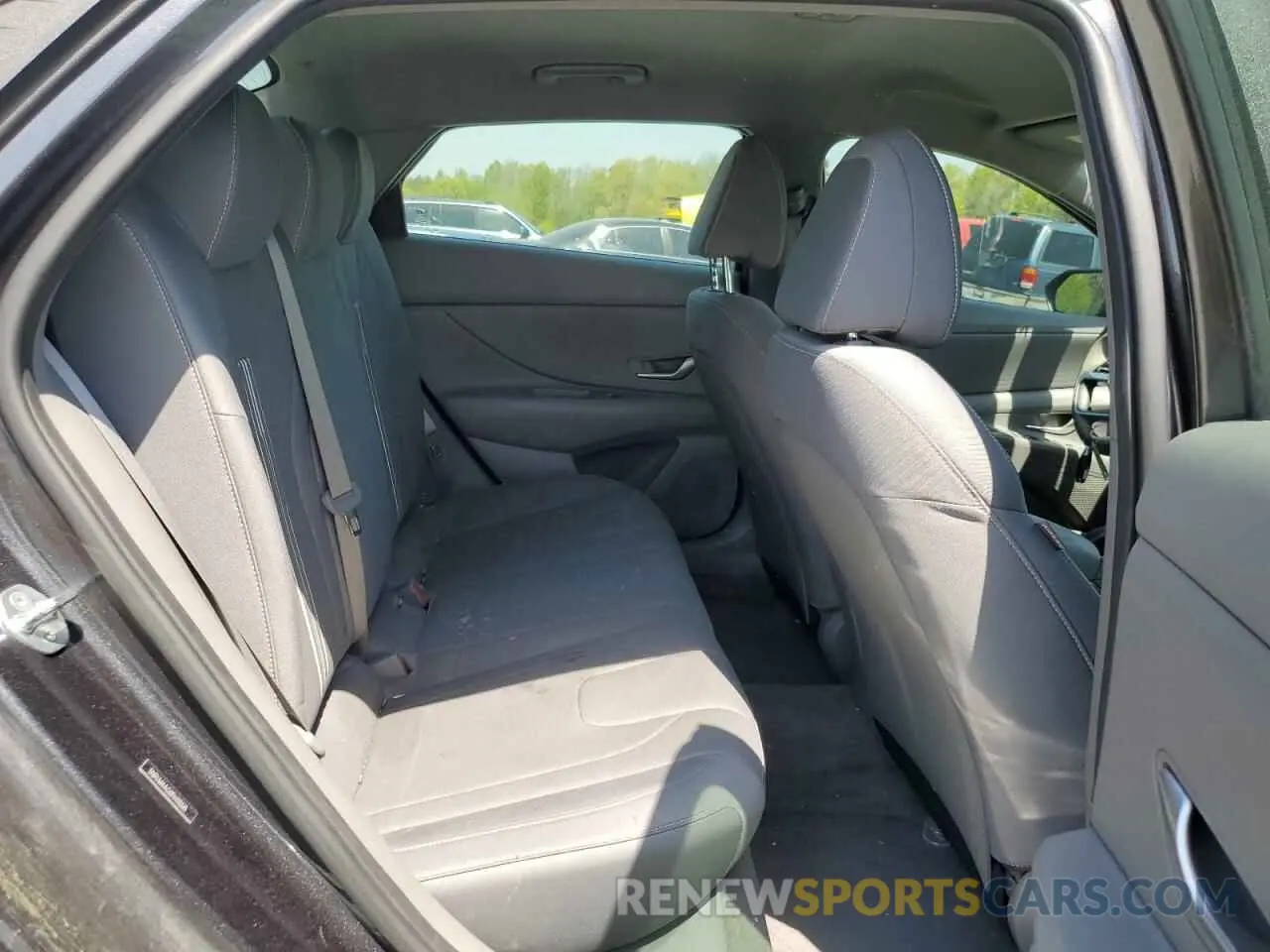 10 Photograph of a damaged car 5NPLM4AG0PH113335 HYUNDAI ELANTRA 2023