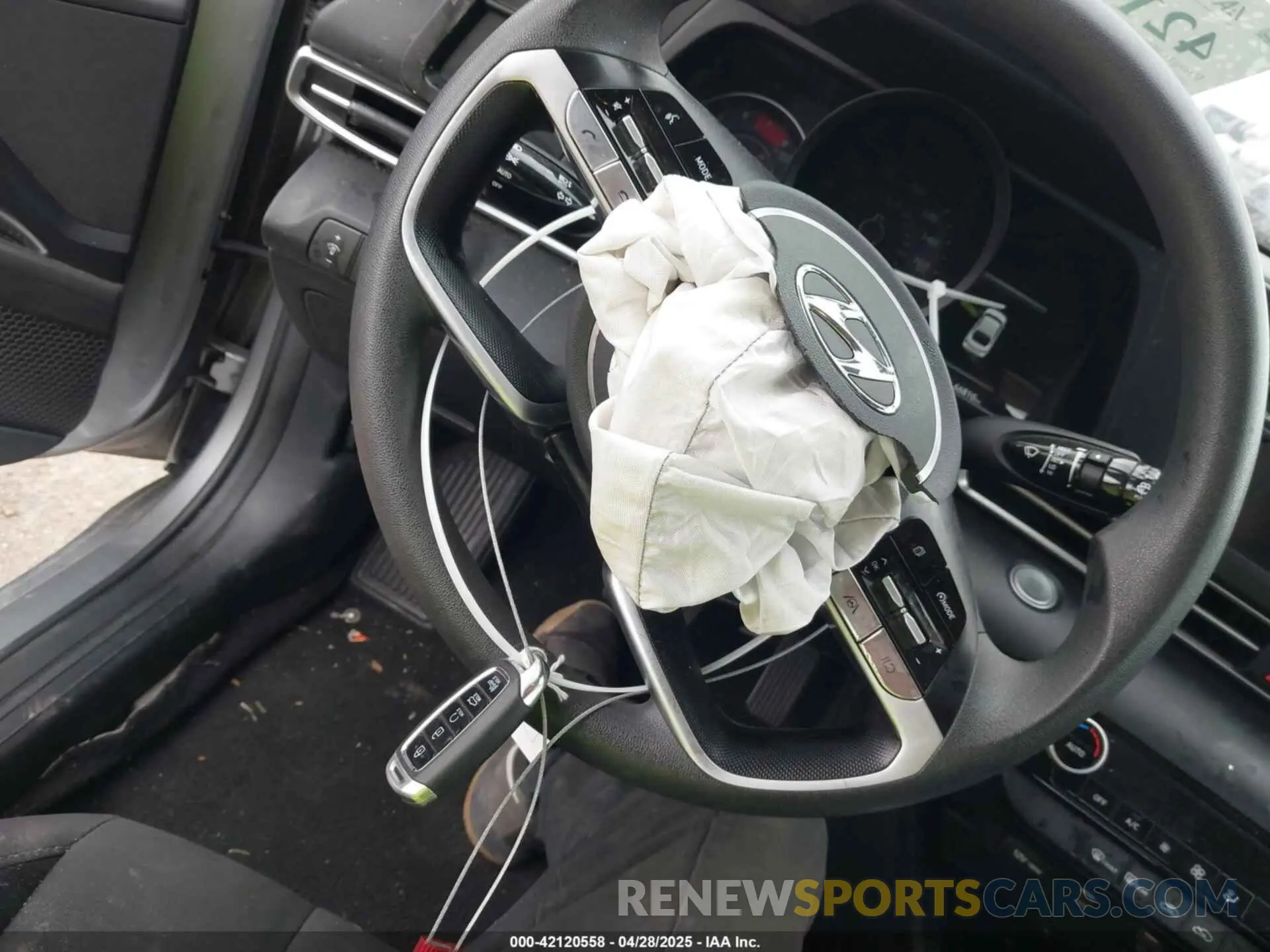 11 Photograph of a damaged car 5NPLM4AG1PH103915 HYUNDAI ELANTRA 2023