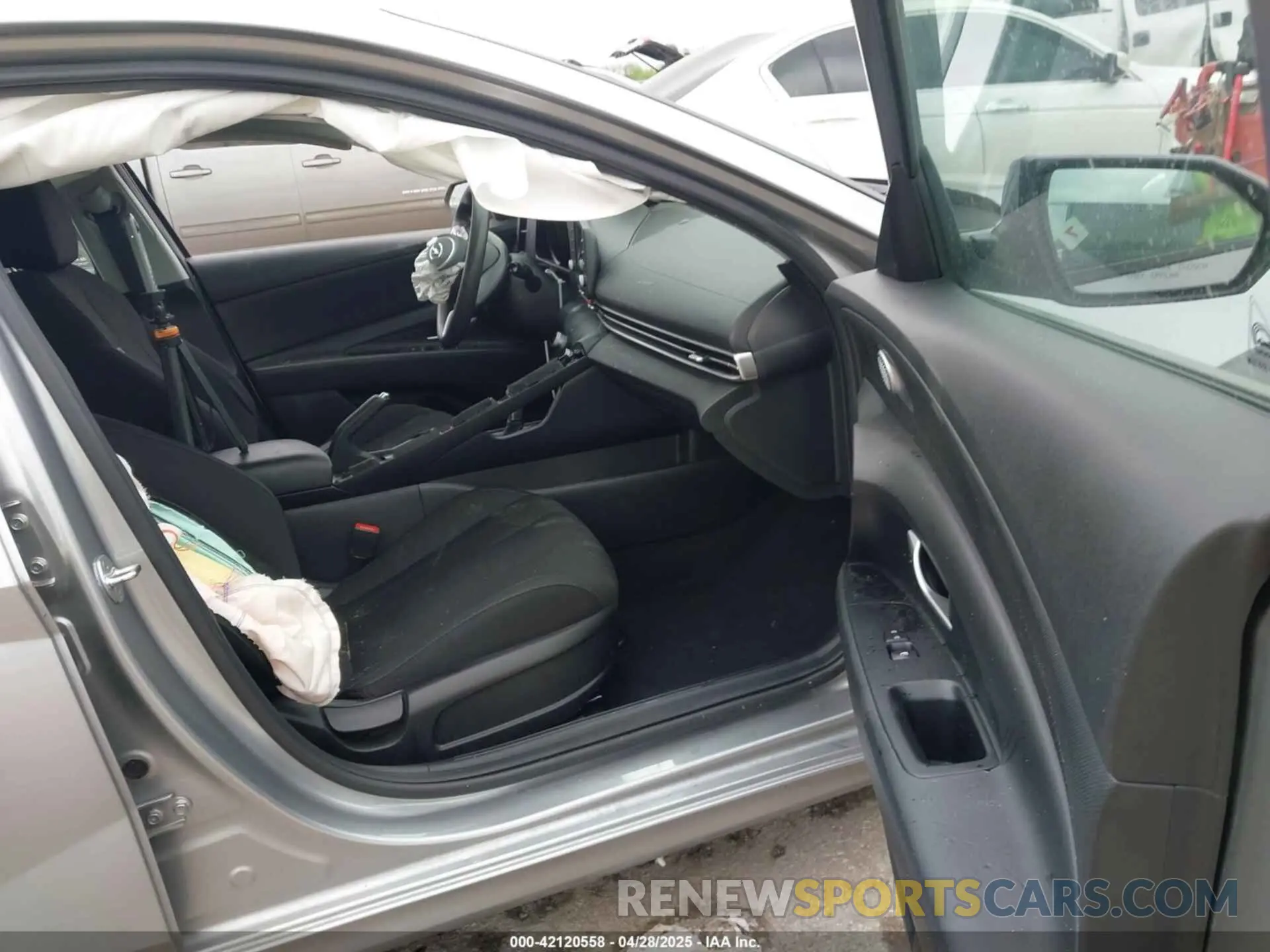 5 Photograph of a damaged car 5NPLM4AG1PH103915 HYUNDAI ELANTRA 2023