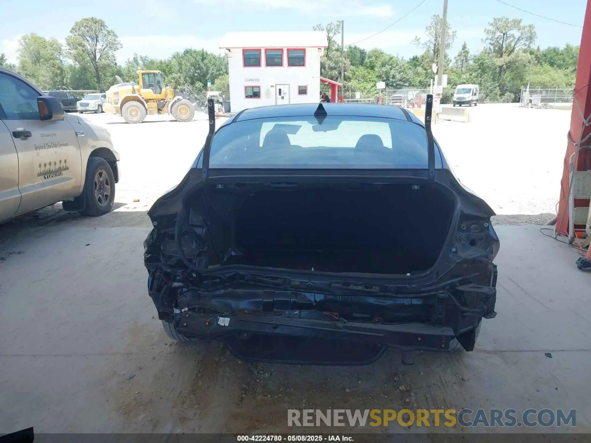17 Photograph of a damaged car 5NPLM4AG3PH103012 HYUNDAI ELANTRA 2023
