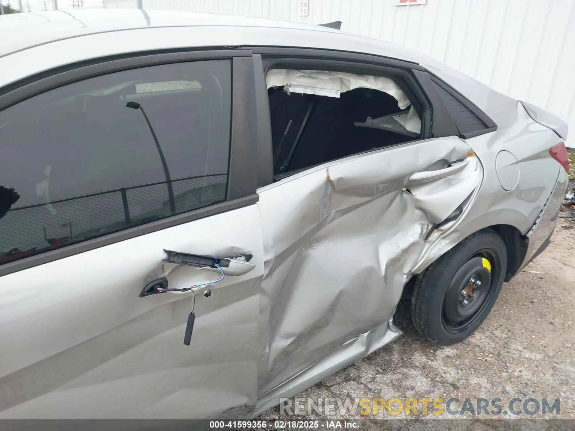 17 Photograph of a damaged car 5NPLM4AG3PH104760 HYUNDAI ELANTRA 2023