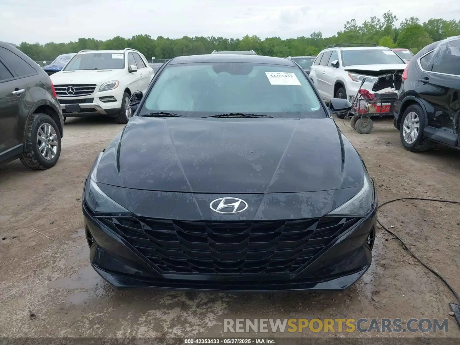 12 Photograph of a damaged car 5NPLM4AG4PH098709 HYUNDAI ELANTRA 2023