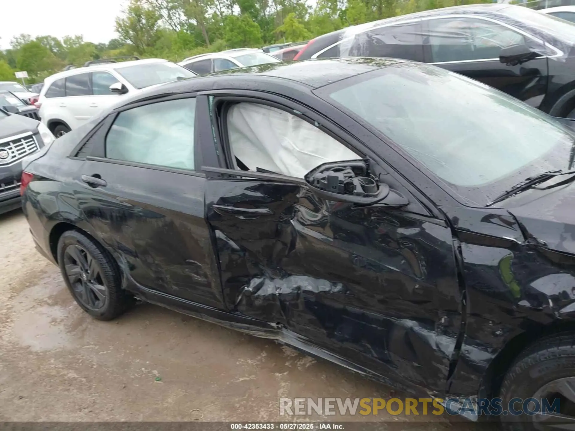 13 Photograph of a damaged car 5NPLM4AG4PH098709 HYUNDAI ELANTRA 2023