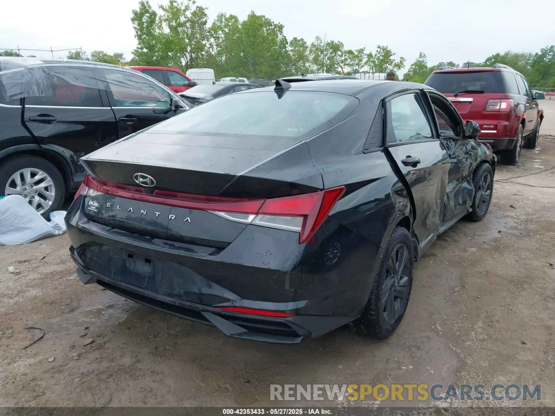 4 Photograph of a damaged car 5NPLM4AG4PH098709 HYUNDAI ELANTRA 2023
