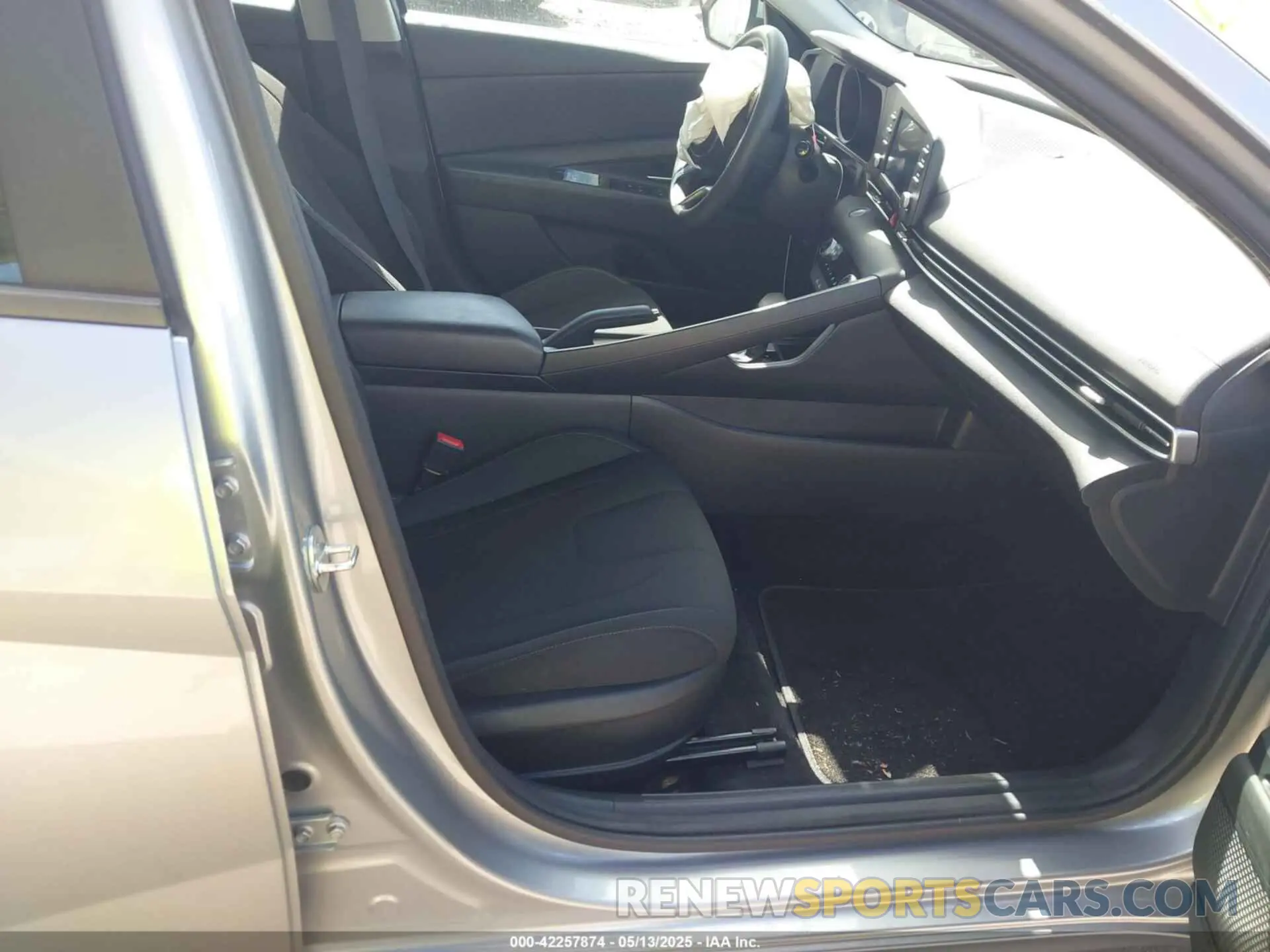 5 Photograph of a damaged car 5NPLM4AG4PH103505 HYUNDAI ELANTRA 2023