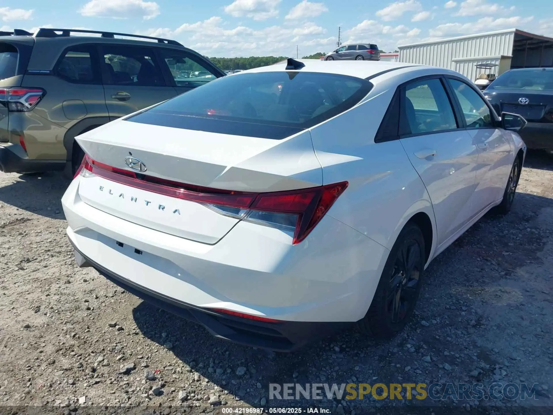 4 Photograph of a damaged car 5NPLM4AG4PH112219 HYUNDAI ELANTRA 2023