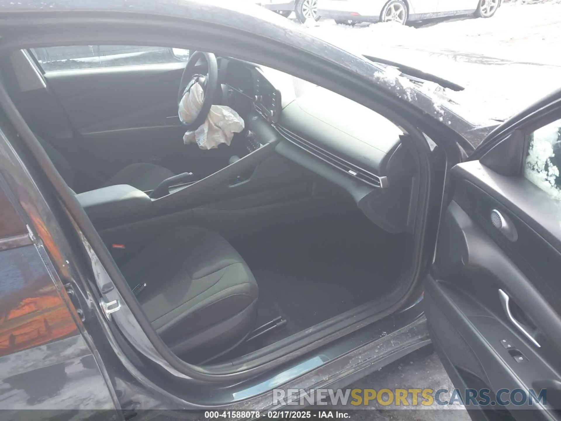 5 Photograph of a damaged car 5NPLM4AG5PH095897 HYUNDAI ELANTRA 2023