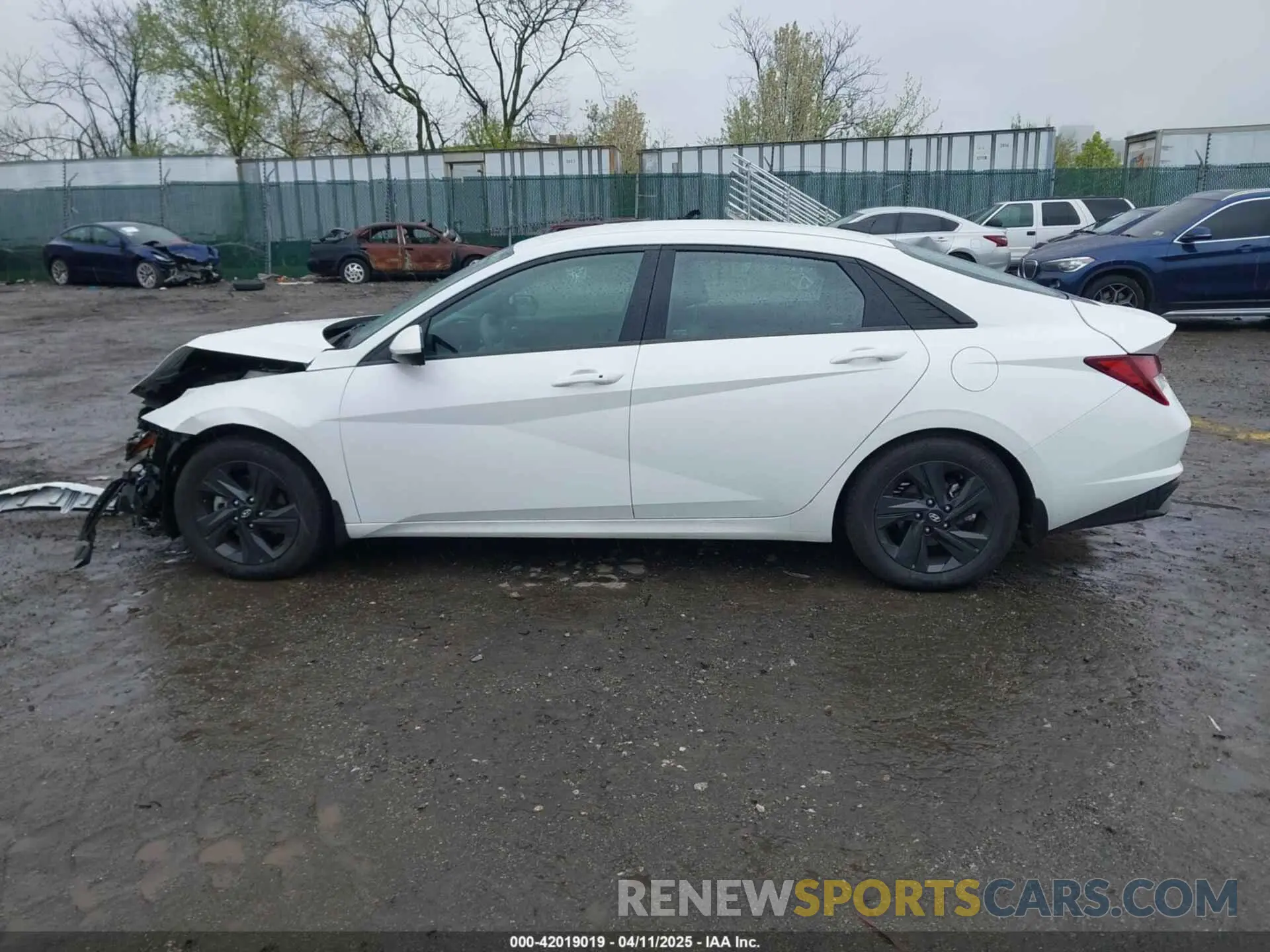 13 Photograph of a damaged car 5NPLM4AG6PH109998 HYUNDAI ELANTRA 2023