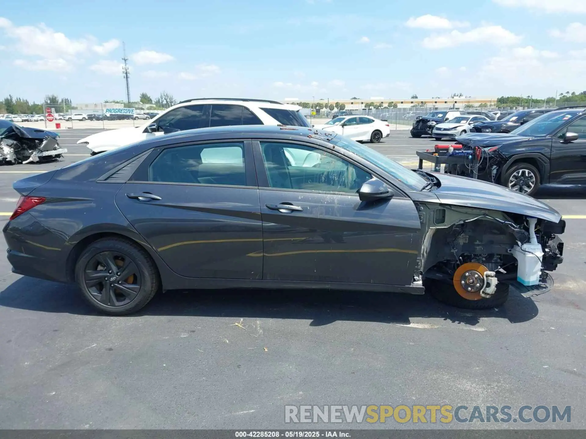 13 Photograph of a damaged car 5NPLM4AG8PH118489 HYUNDAI ELANTRA 2023