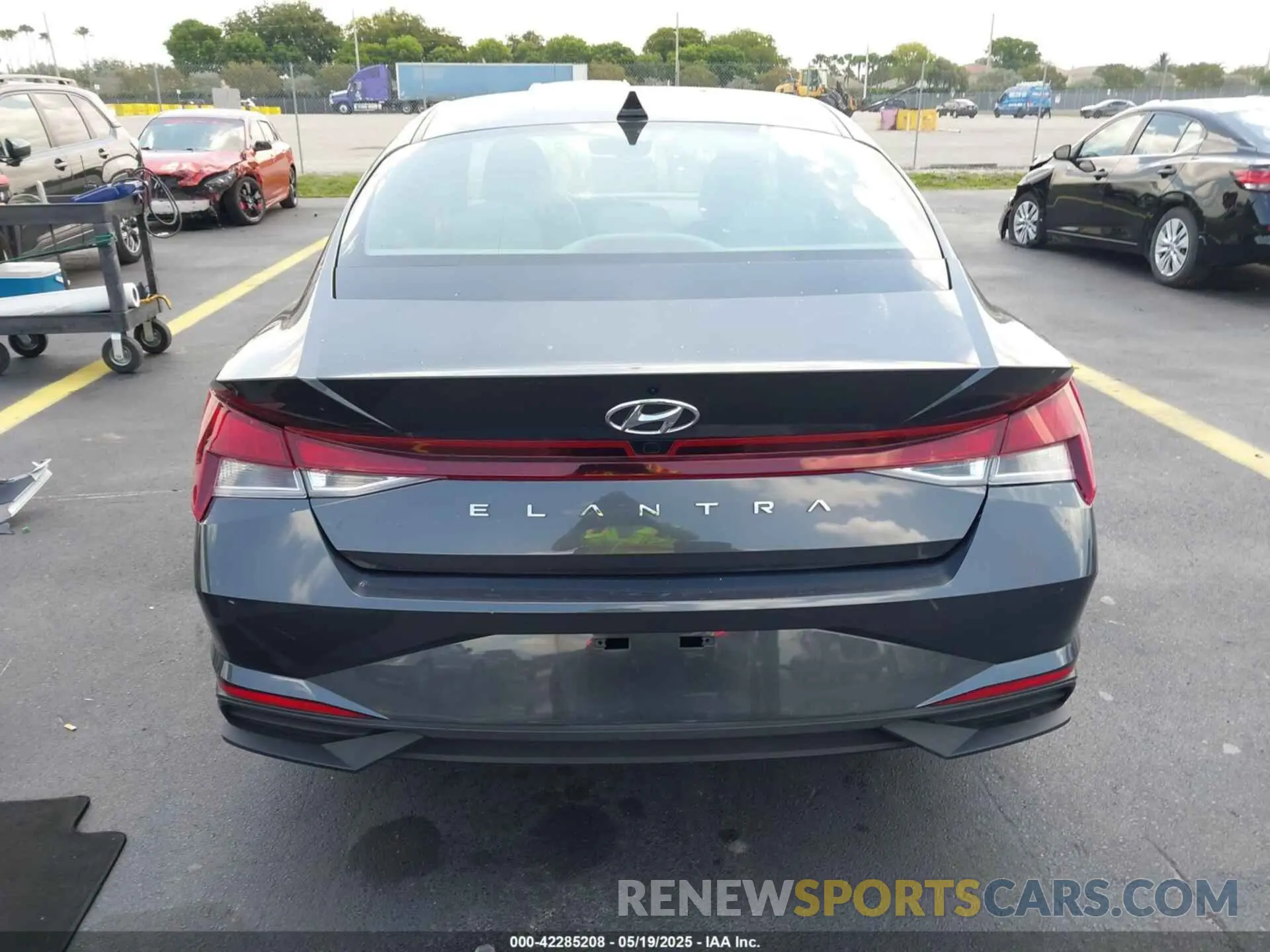 16 Photograph of a damaged car 5NPLM4AG8PH118489 HYUNDAI ELANTRA 2023