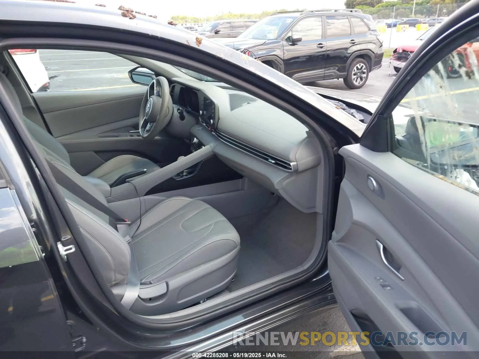 5 Photograph of a damaged car 5NPLM4AG8PH118489 HYUNDAI ELANTRA 2023
