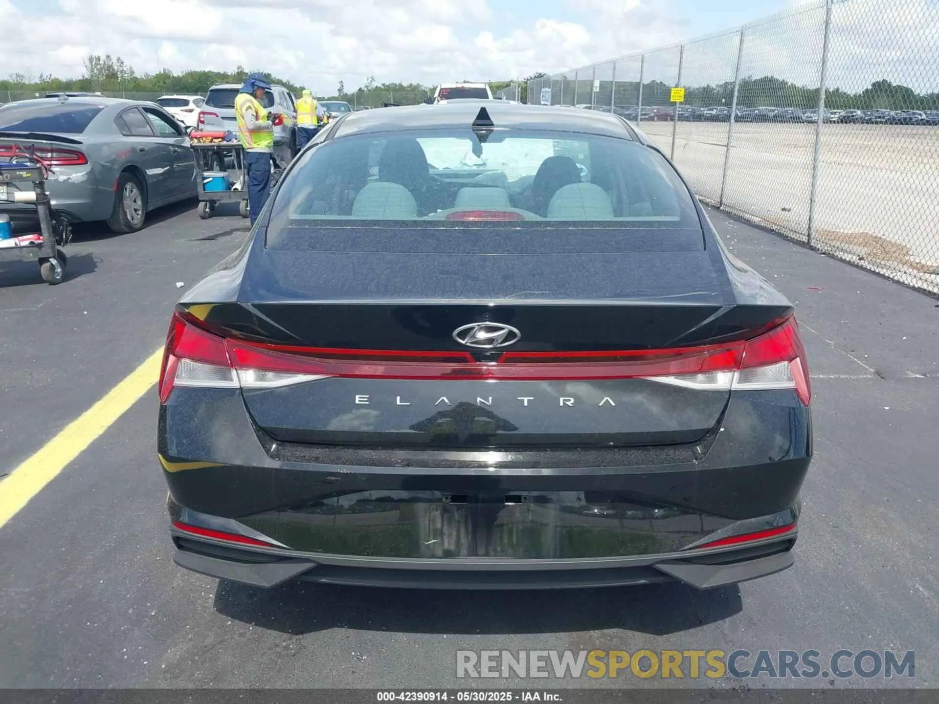 16 Photograph of a damaged car 5NPLM4AG9PH101104 HYUNDAI ELANTRA 2023