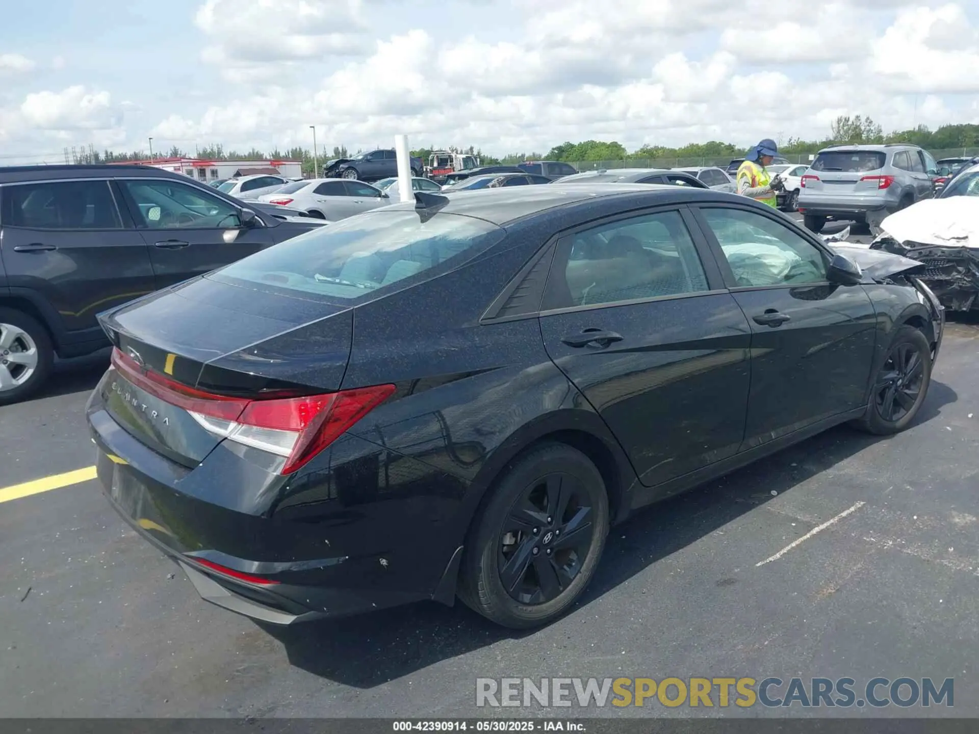 4 Photograph of a damaged car 5NPLM4AG9PH101104 HYUNDAI ELANTRA 2023
