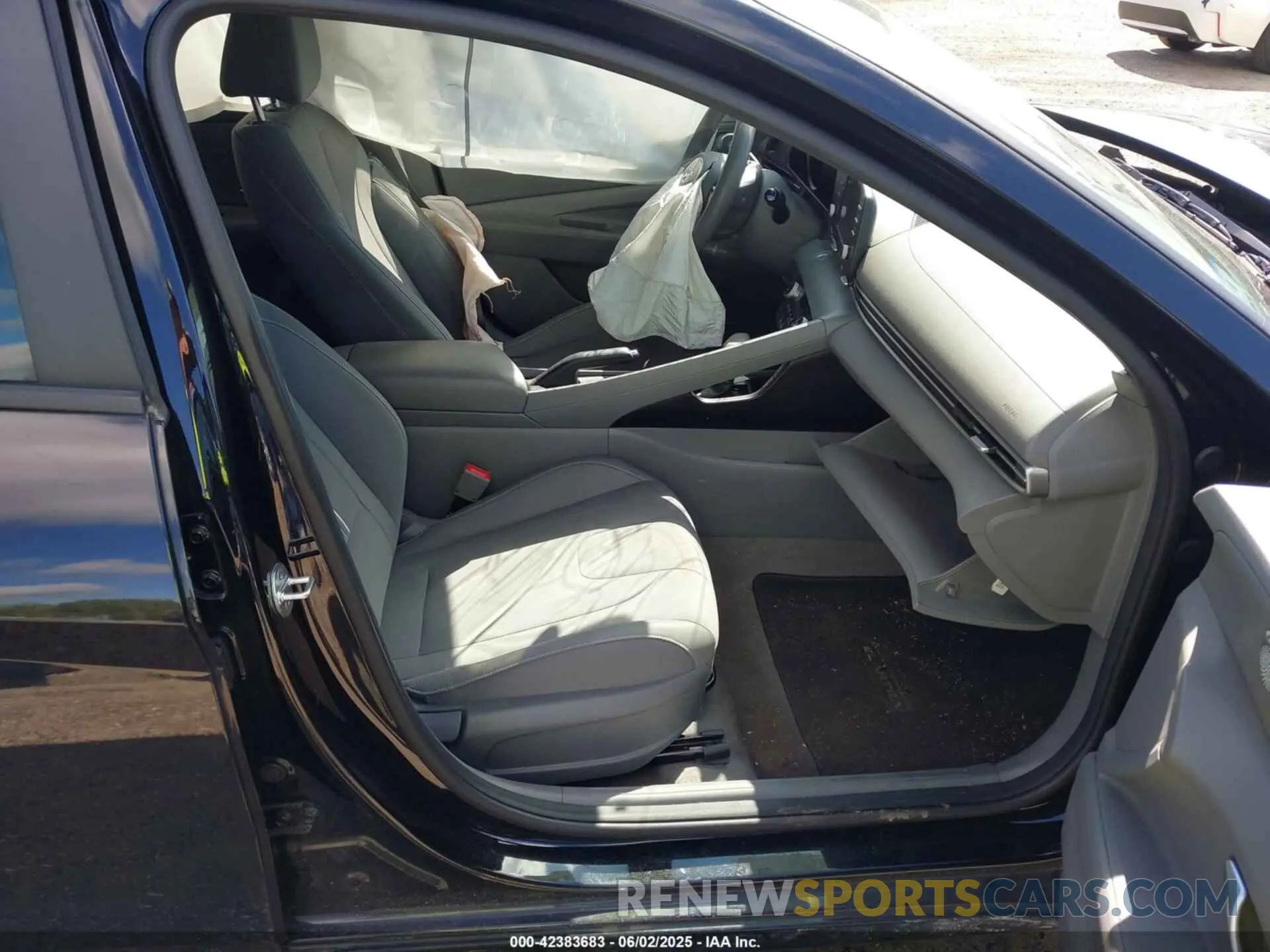 5 Photograph of a damaged car 5NPLM4AGXPH094678 HYUNDAI ELANTRA 2023