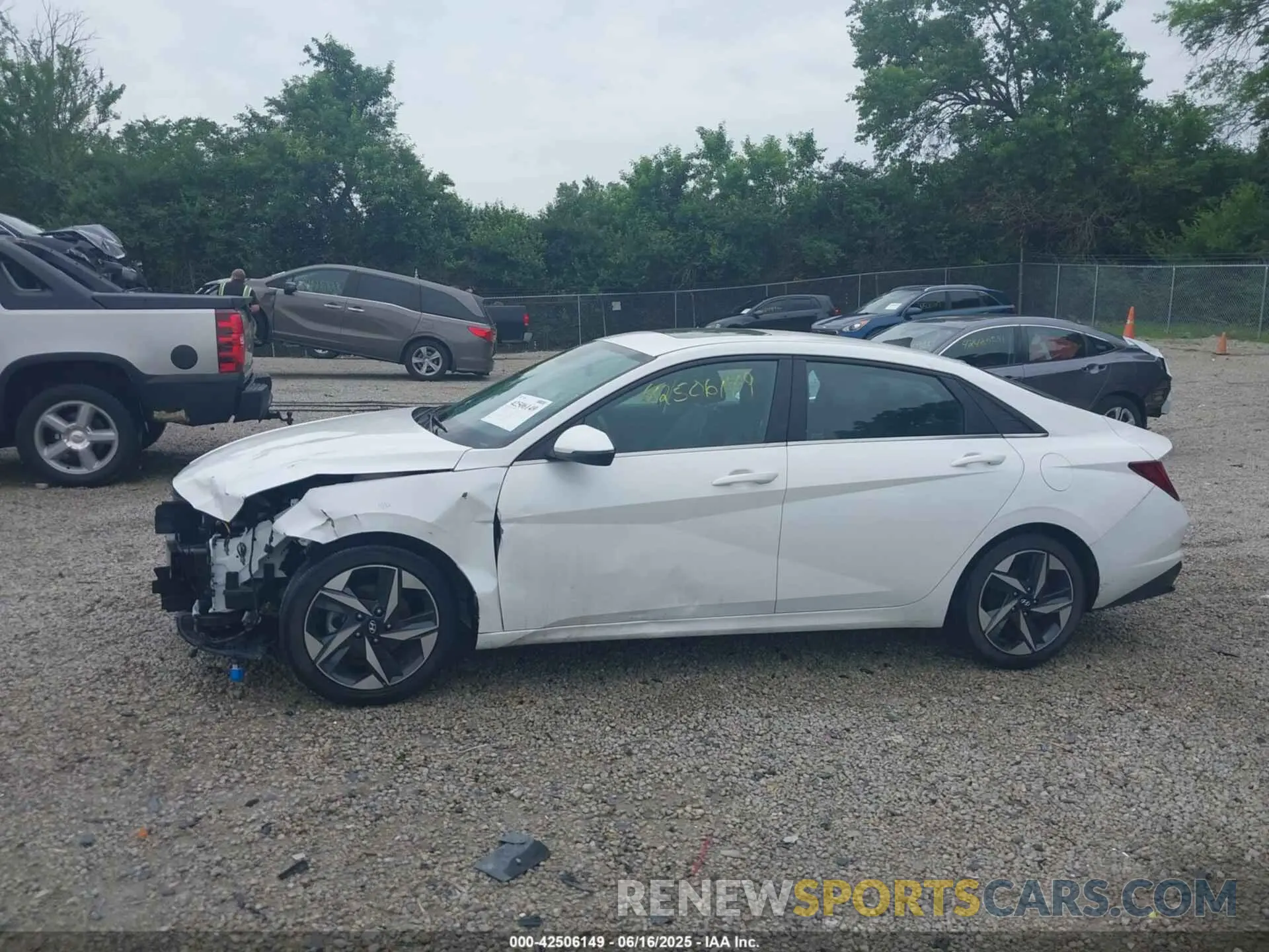 15 Photograph of a damaged car 5NPLP4AG2PH101369 HYUNDAI ELANTRA 2023