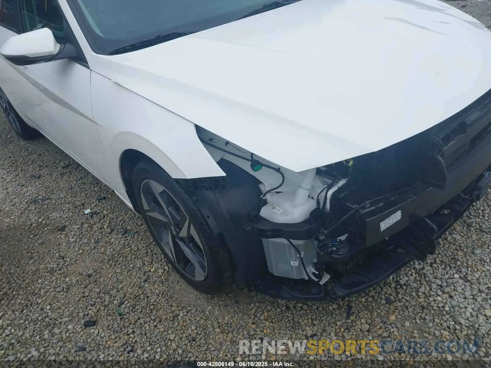 19 Photograph of a damaged car 5NPLP4AG2PH101369 HYUNDAI ELANTRA 2023