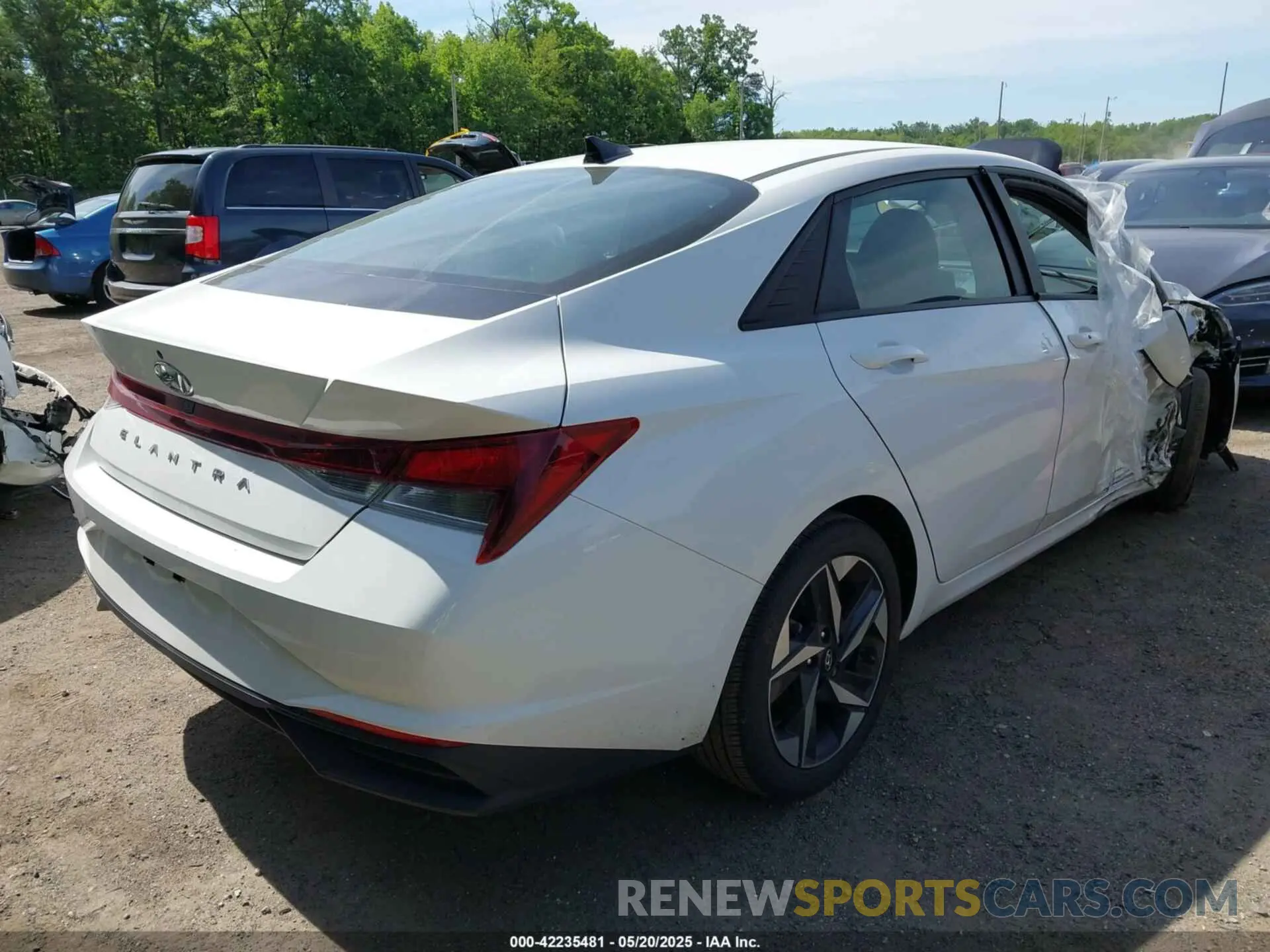 4 Photograph of a damaged car 5NPLS4AG0PH112059 HYUNDAI ELANTRA 2023
