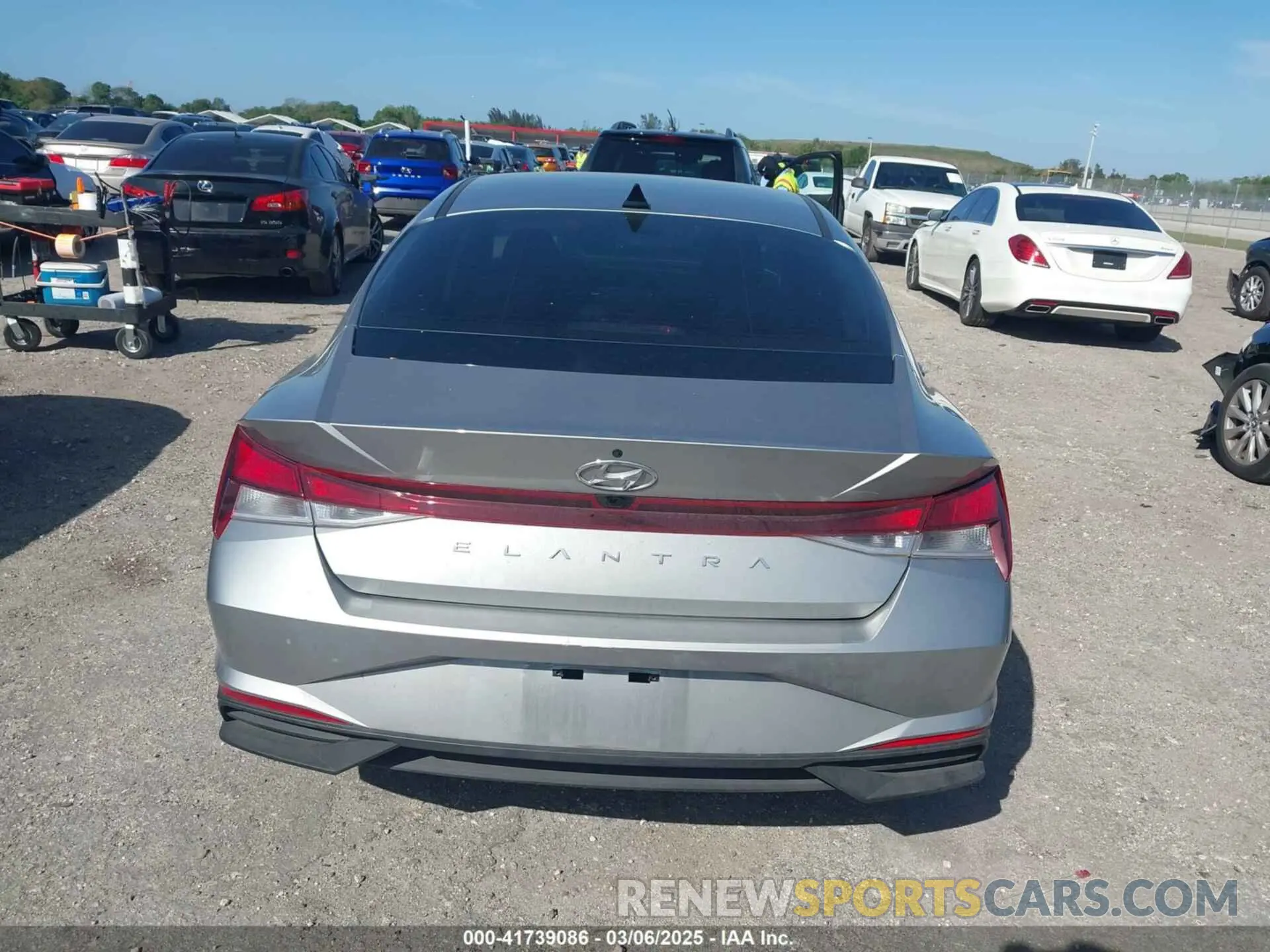 17 Photograph of a damaged car 5NPLS4AG1PH092789 HYUNDAI ELANTRA 2023