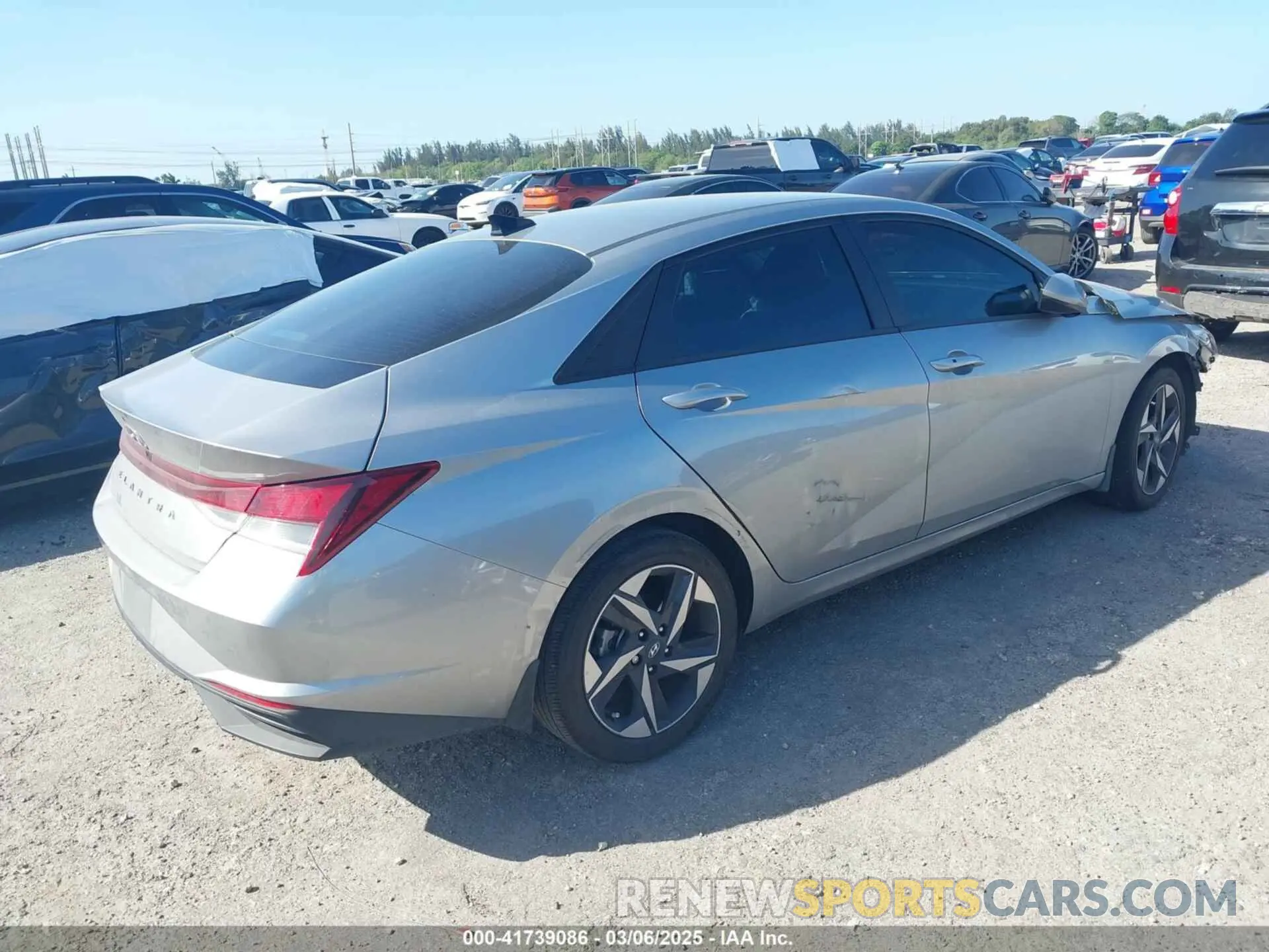 4 Photograph of a damaged car 5NPLS4AG1PH092789 HYUNDAI ELANTRA 2023