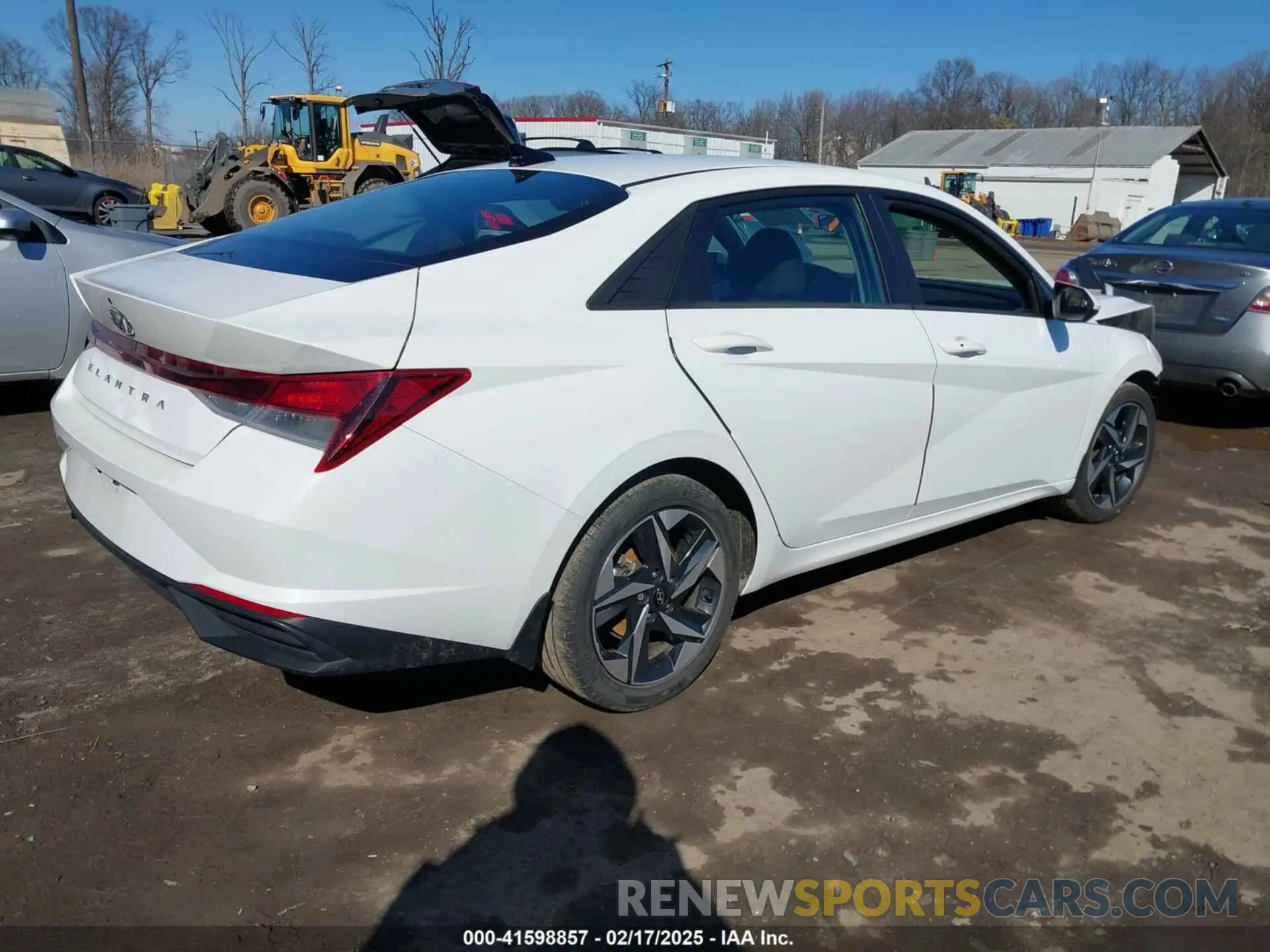 4 Photograph of a damaged car 5NPLS4AG1PH101989 HYUNDAI ELANTRA 2023