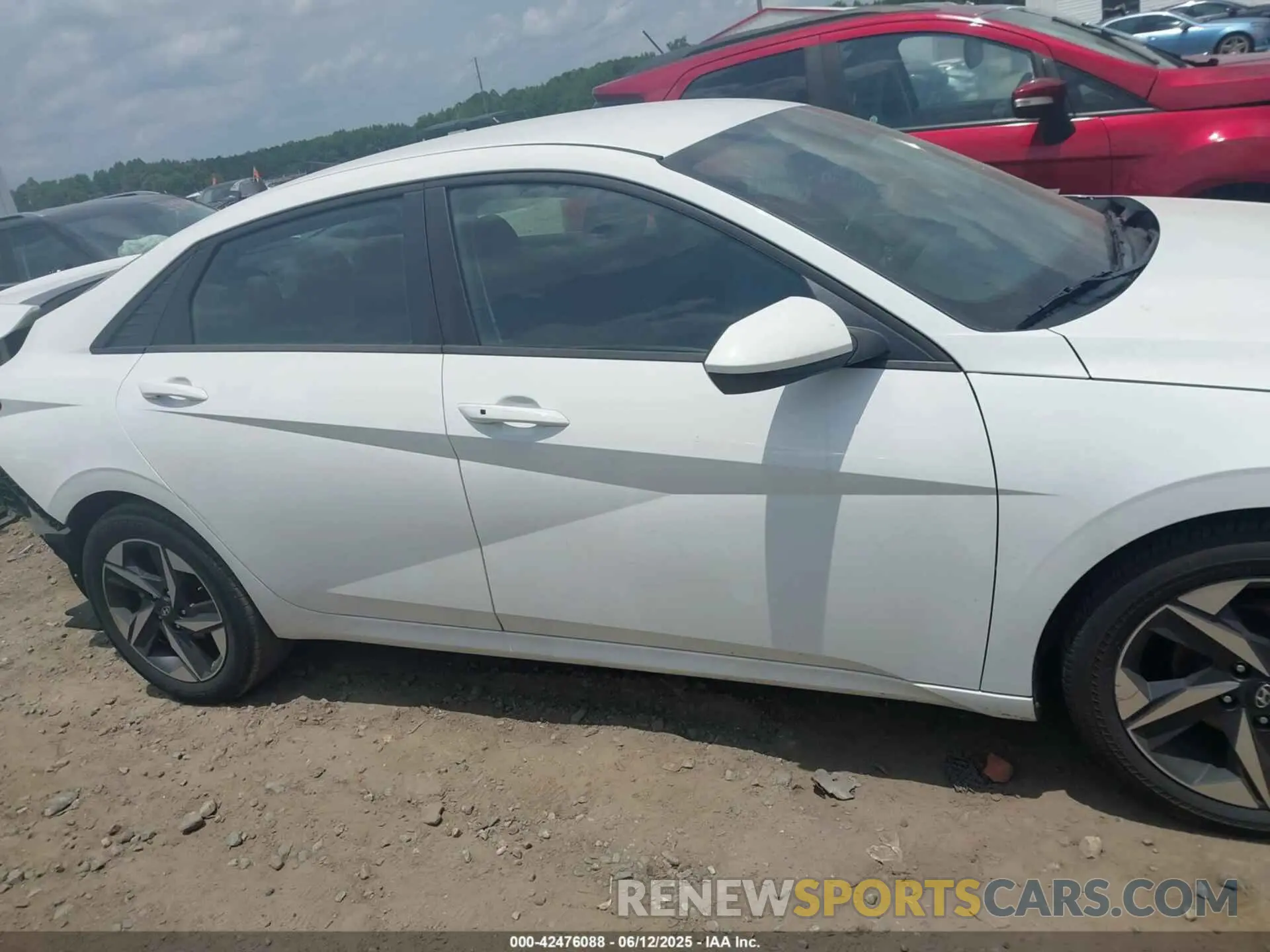 14 Photograph of a damaged car 5NPLS4AG1PH113172 HYUNDAI ELANTRA 2023