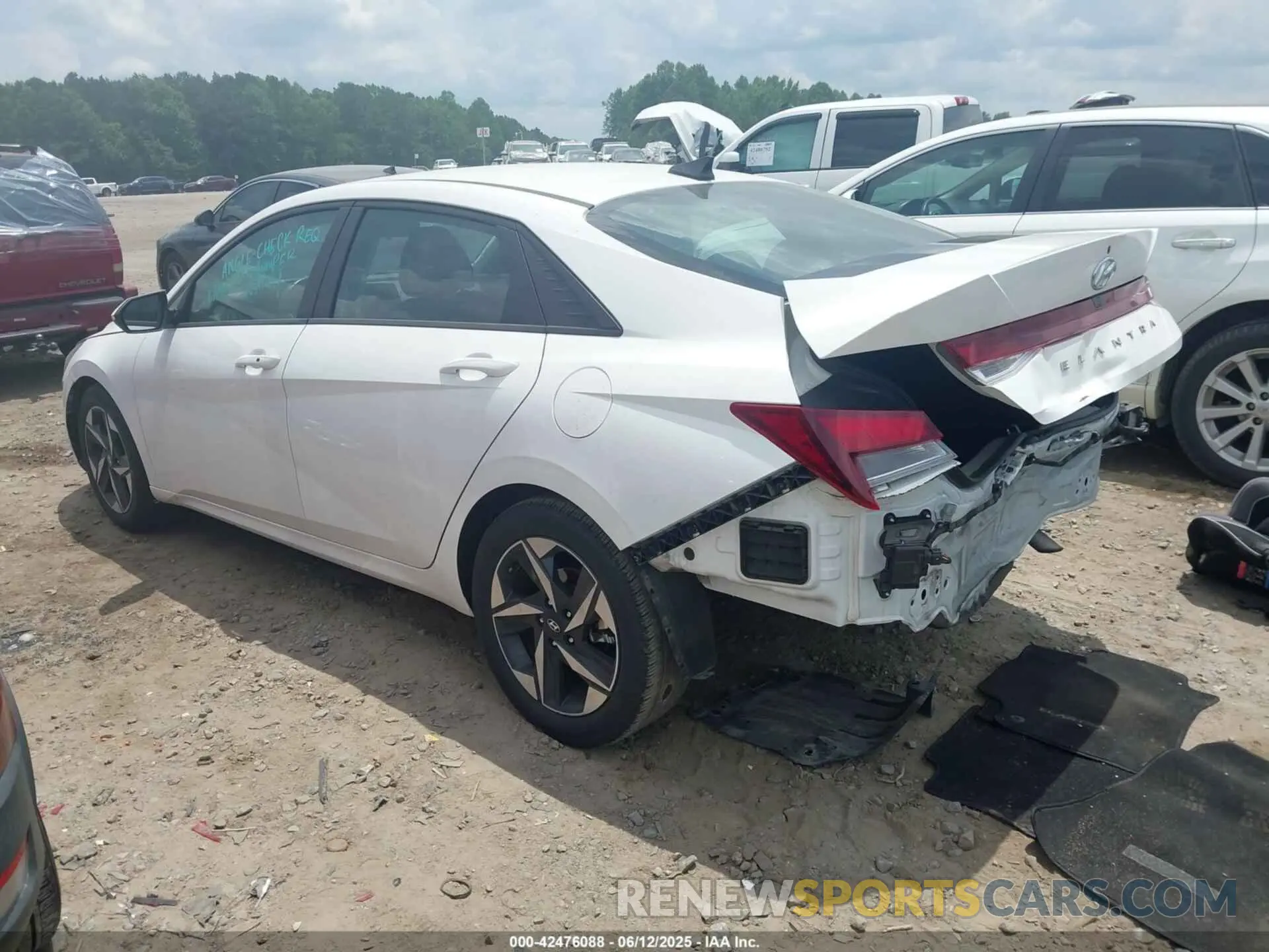 3 Photograph of a damaged car 5NPLS4AG1PH113172 HYUNDAI ELANTRA 2023