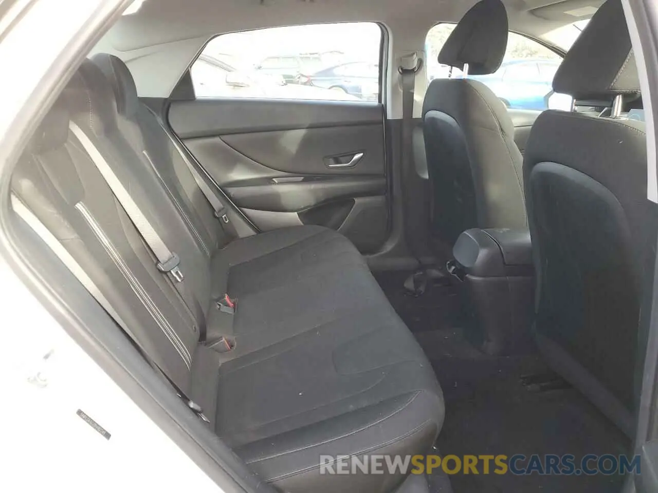 10 Photograph of a damaged car 5NPLS4AG2PH107249 HYUNDAI ELANTRA 2023
