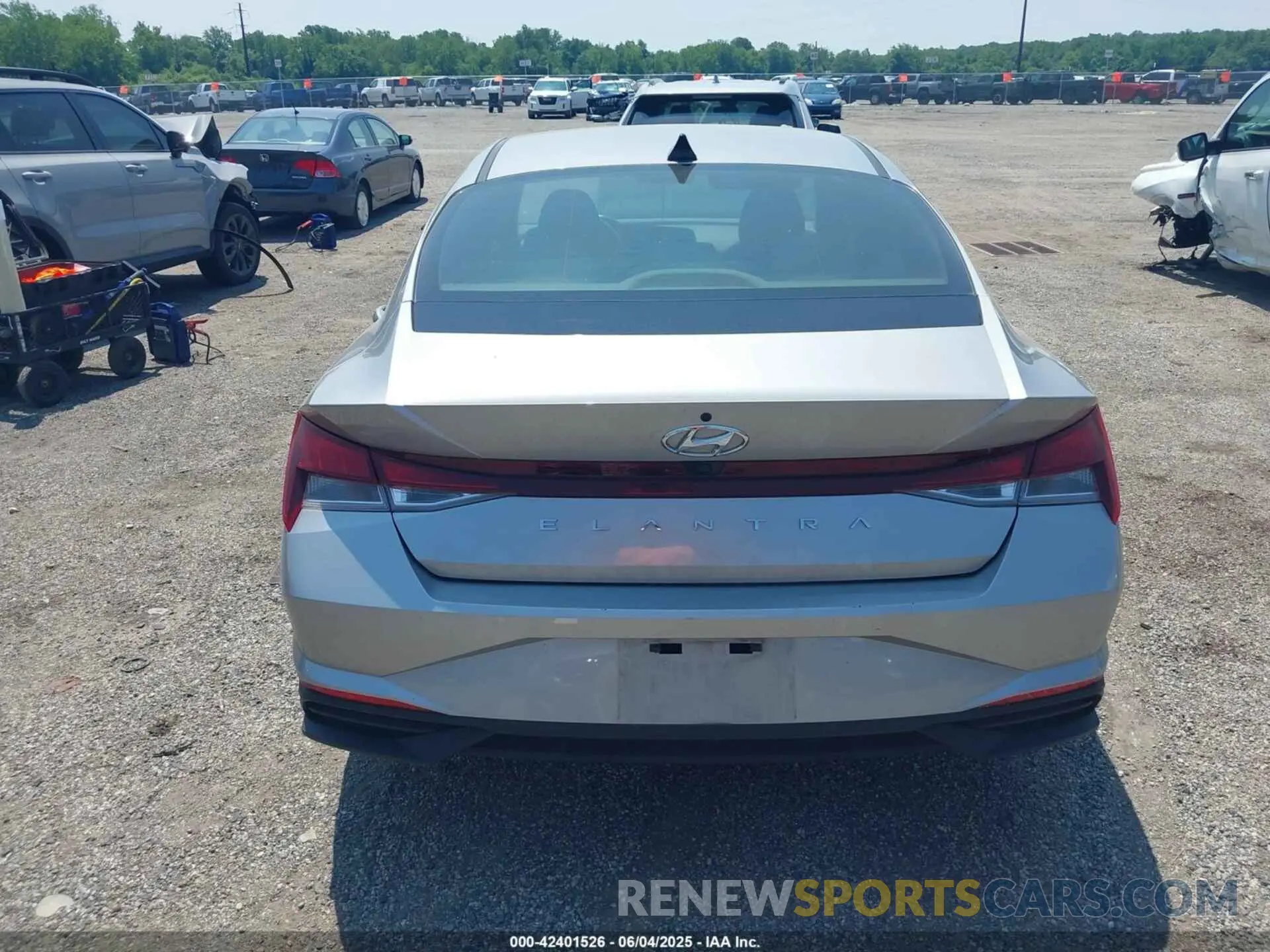 17 Photograph of a damaged car 5NPLS4AG3PH102724 HYUNDAI ELANTRA 2023