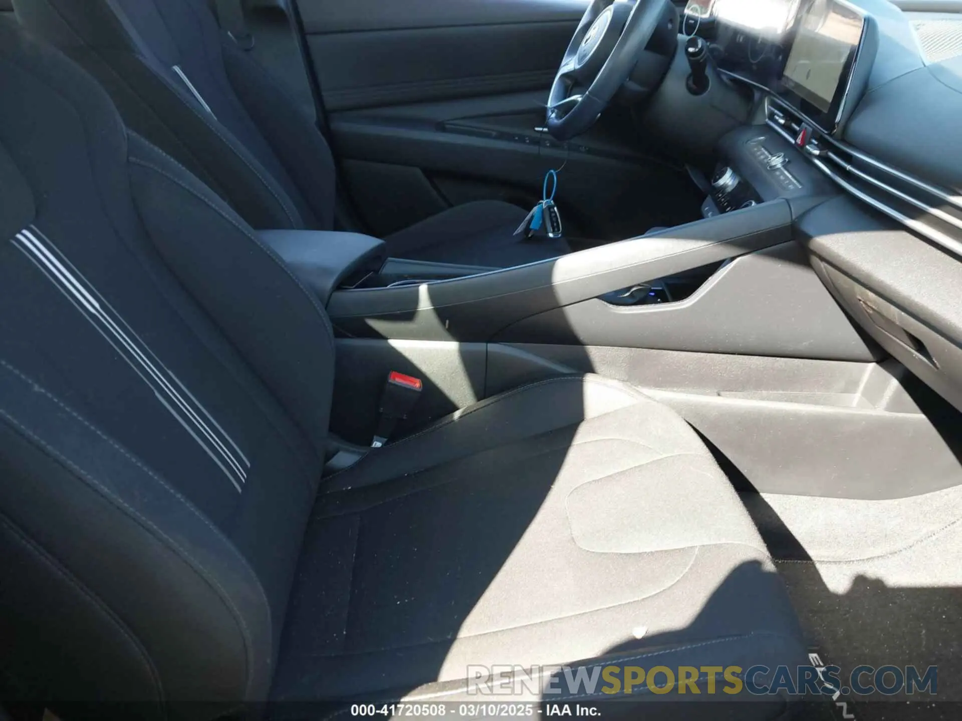 5 Photograph of a damaged car 5NPLS4AG3PH110029 HYUNDAI ELANTRA 2023