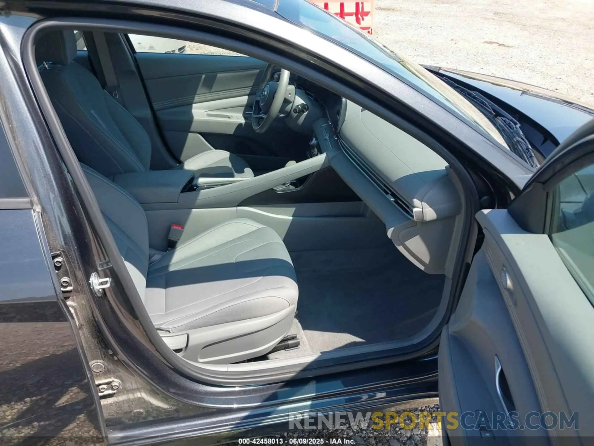 5 Photograph of a damaged car 5NPLS4AG3PH112668 HYUNDAI ELANTRA 2023