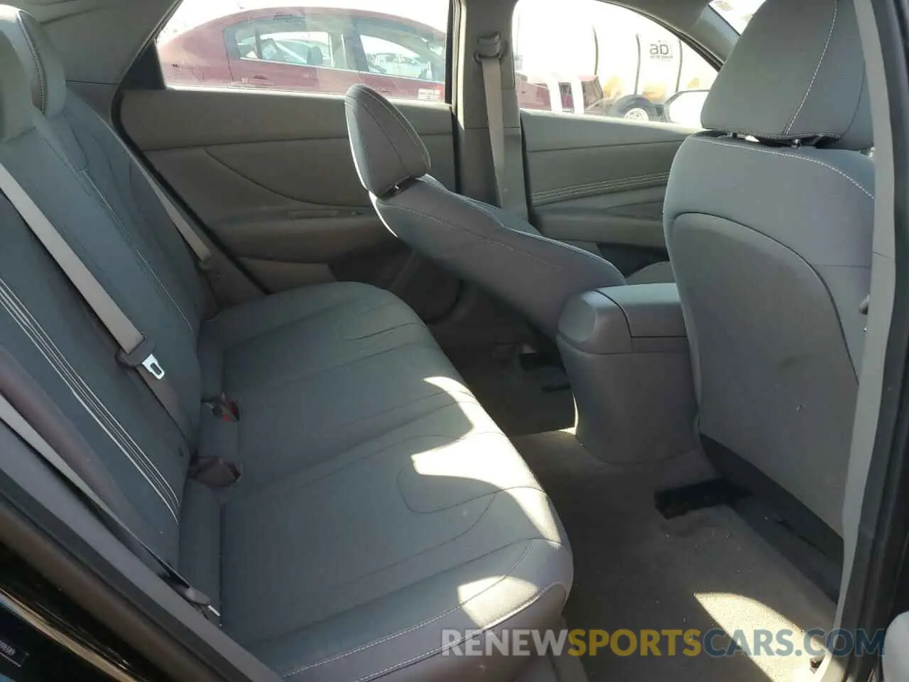 10 Photograph of a damaged car 5NPLS4AG4PH098389 HYUNDAI ELANTRA 2023